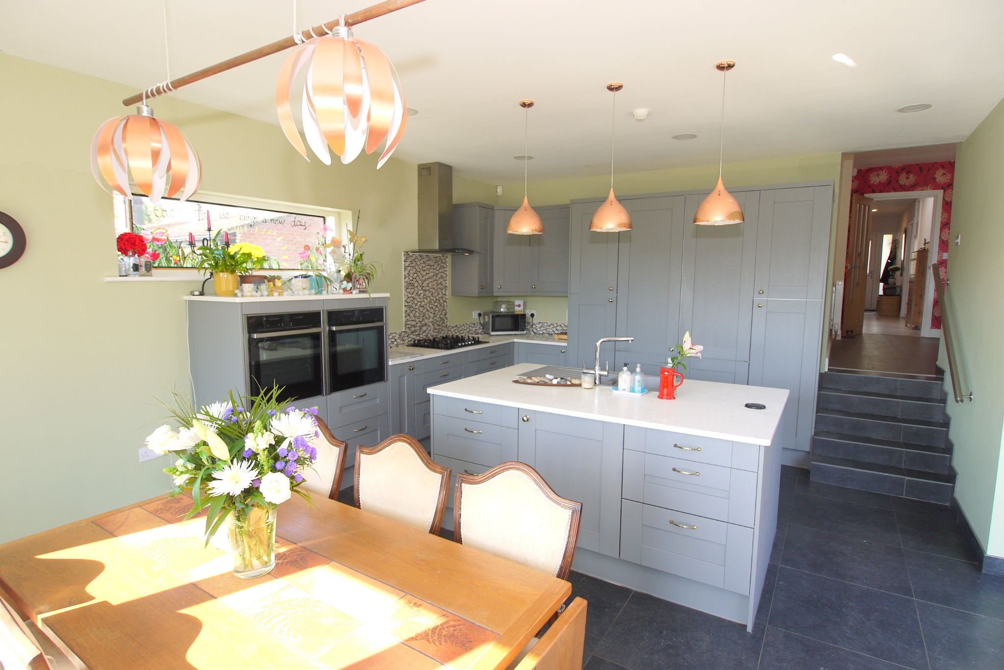 4 bedroom detached bungalow Sold in Sevenoaks - Photograph 3
