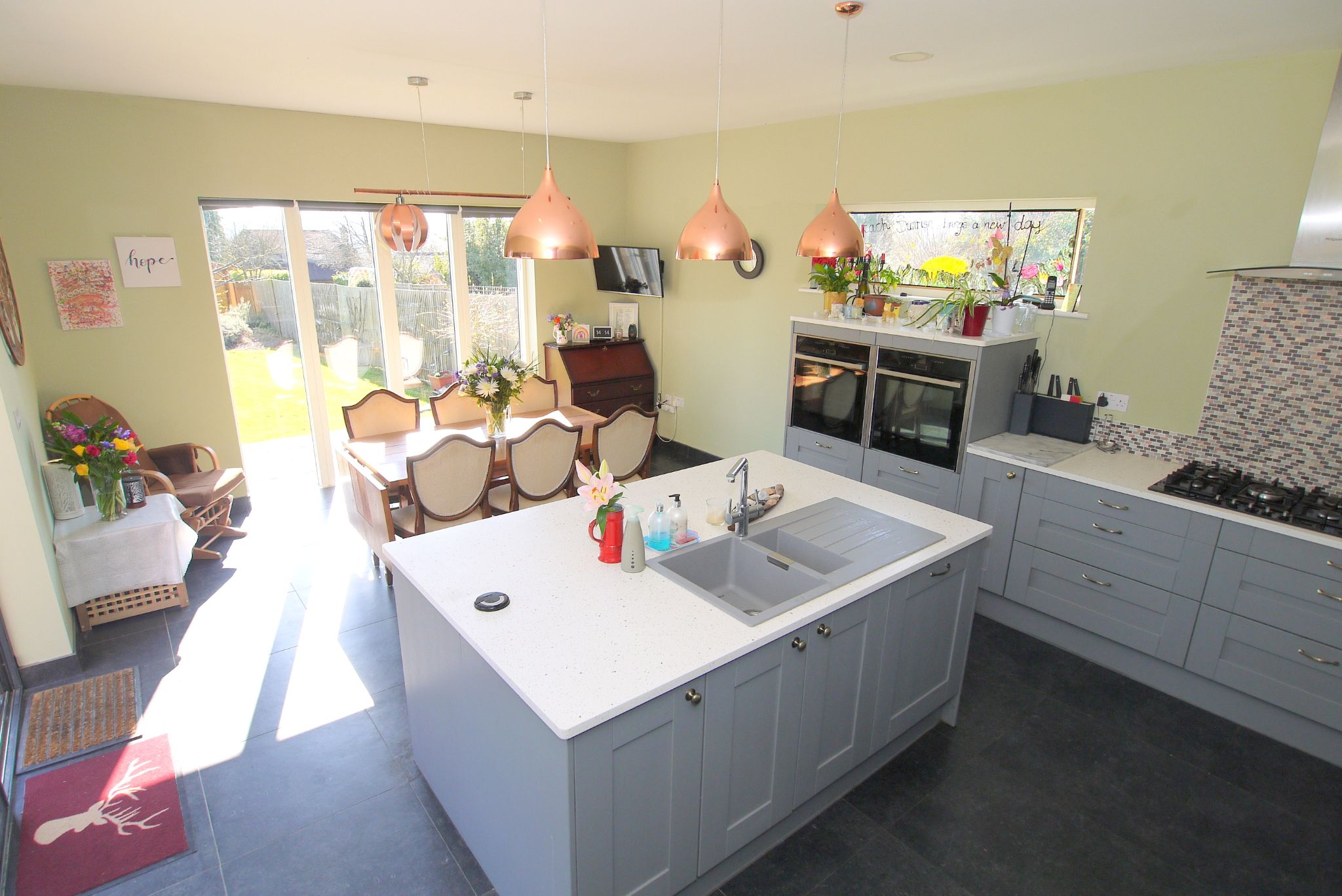 4 bedroom detached bungalow Sold in Sevenoaks - Photograph 2
