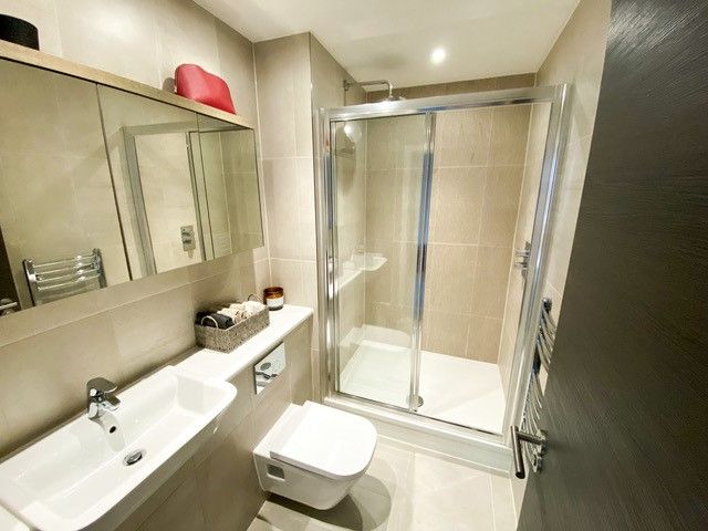 2 bedroom apartment Sold in Sevenoaks - Photograph 9