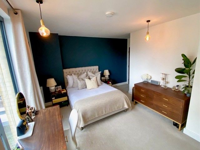 2 bedroom apartment Sold in Sevenoaks - Photograph 5