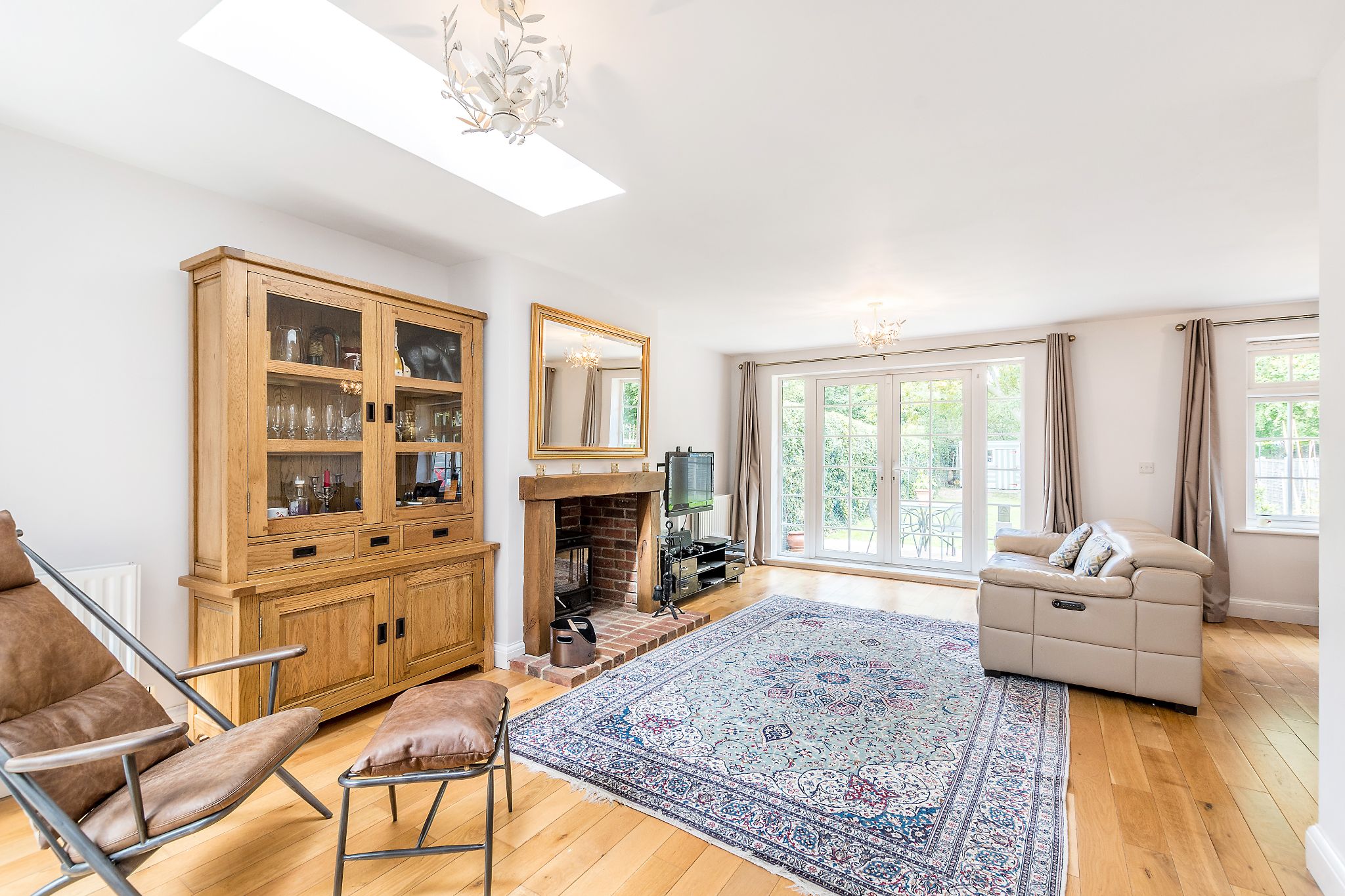 3 bedroom detached bungalow Sold in Sevenoaks - Photograph 2