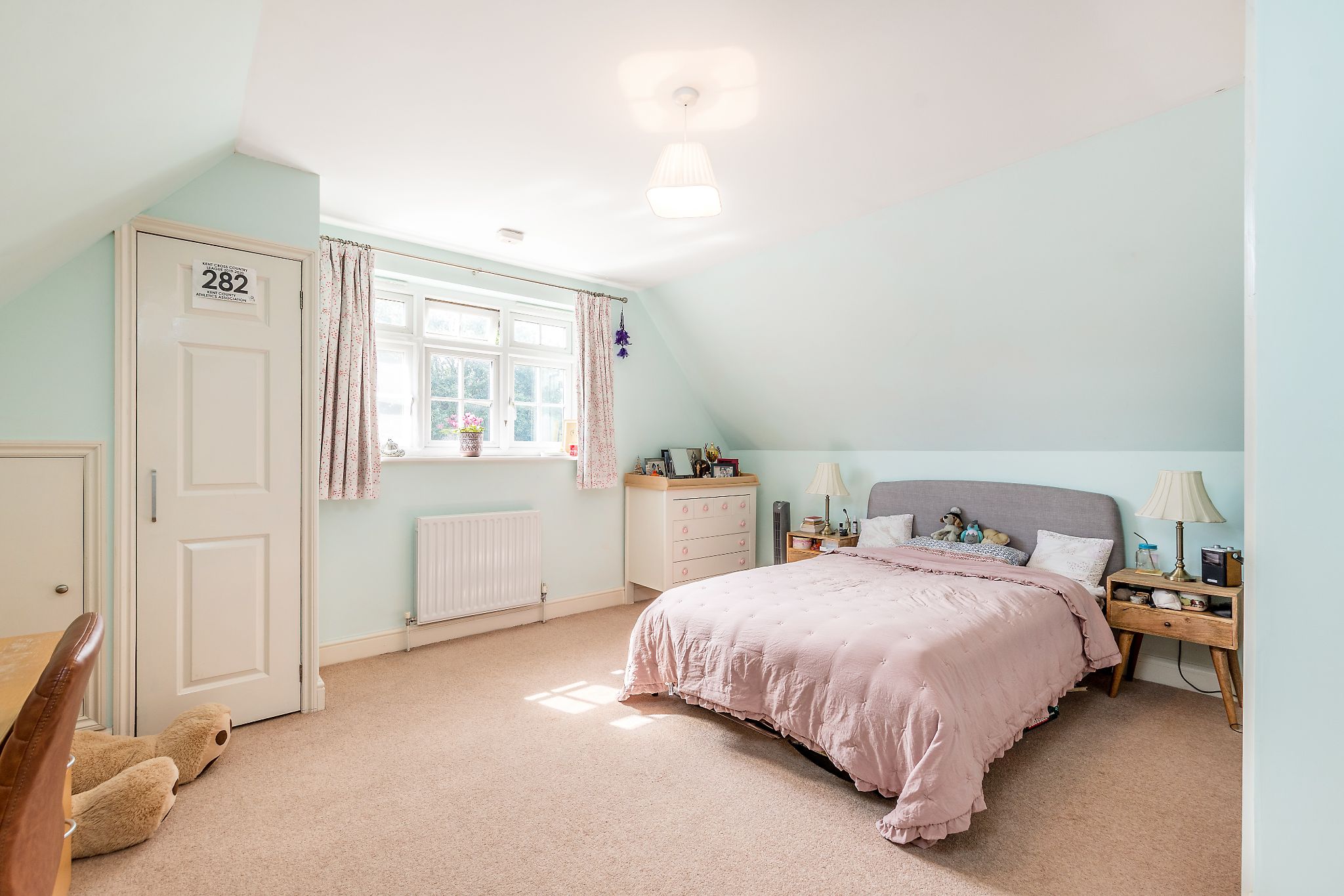 3 bedroom detached bungalow Sold in Sevenoaks - Photograph 9