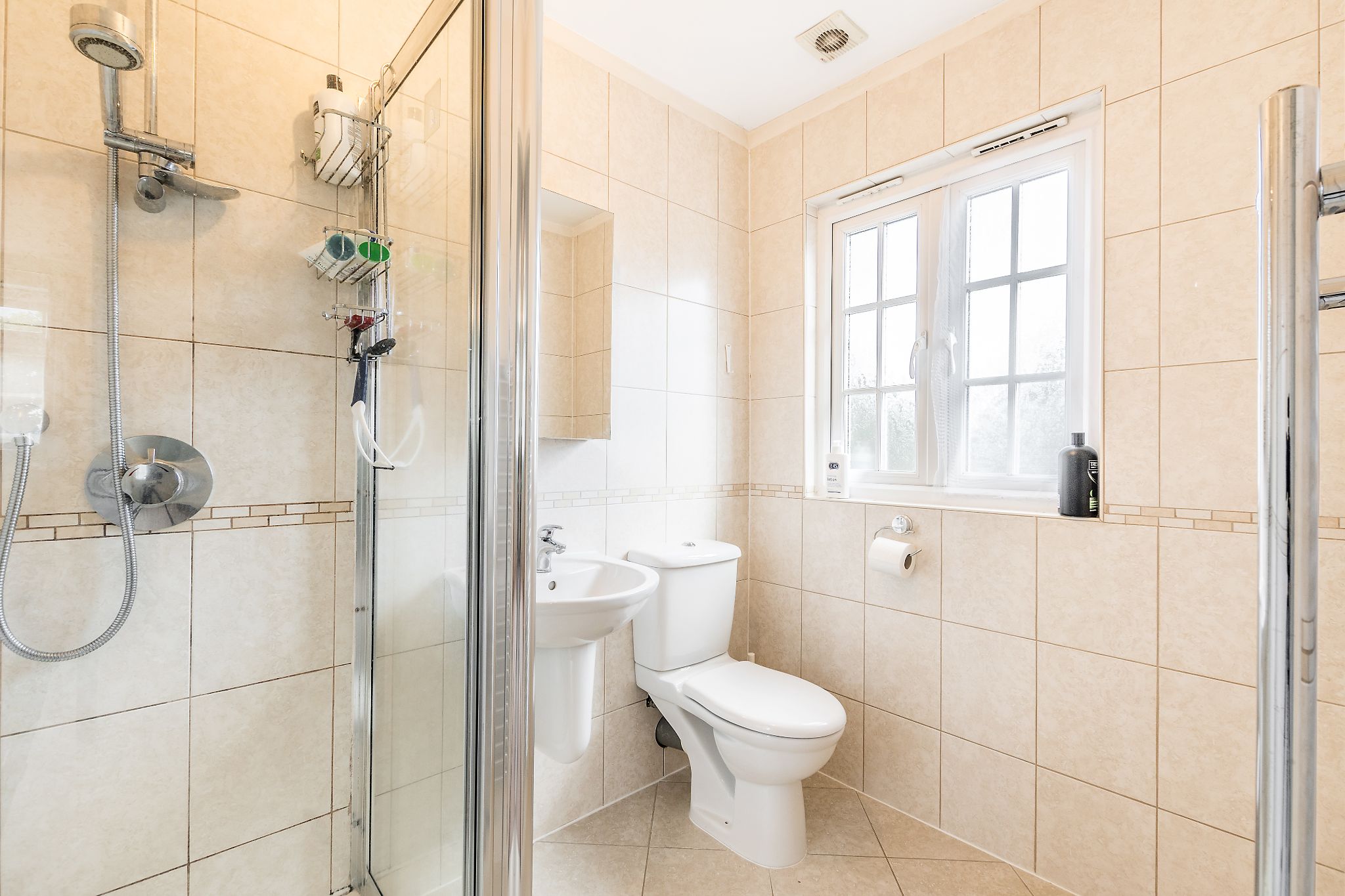 3 bedroom detached bungalow Sold in Sevenoaks - Photograph 11
