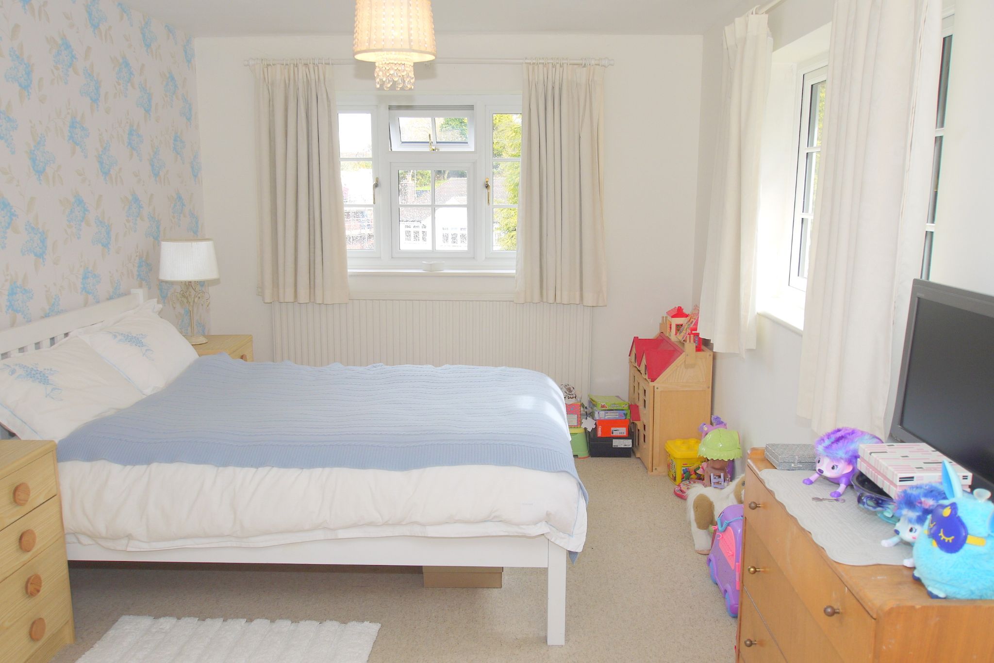 4 bedroom detached house Sold in Sevenoaks - Photograph 10