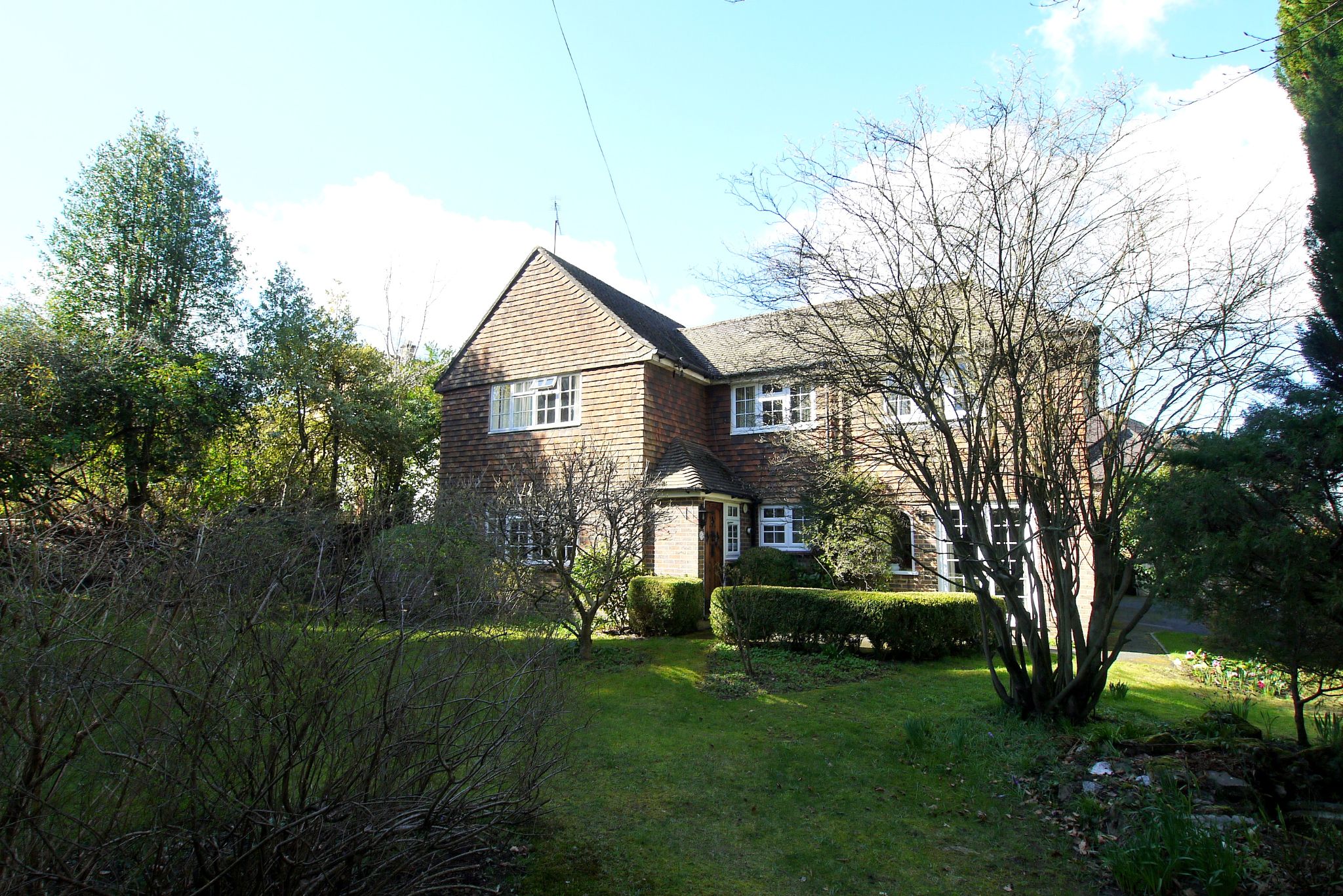 4 bedroom detached house Sold in Sevenoaks - Photograph 1