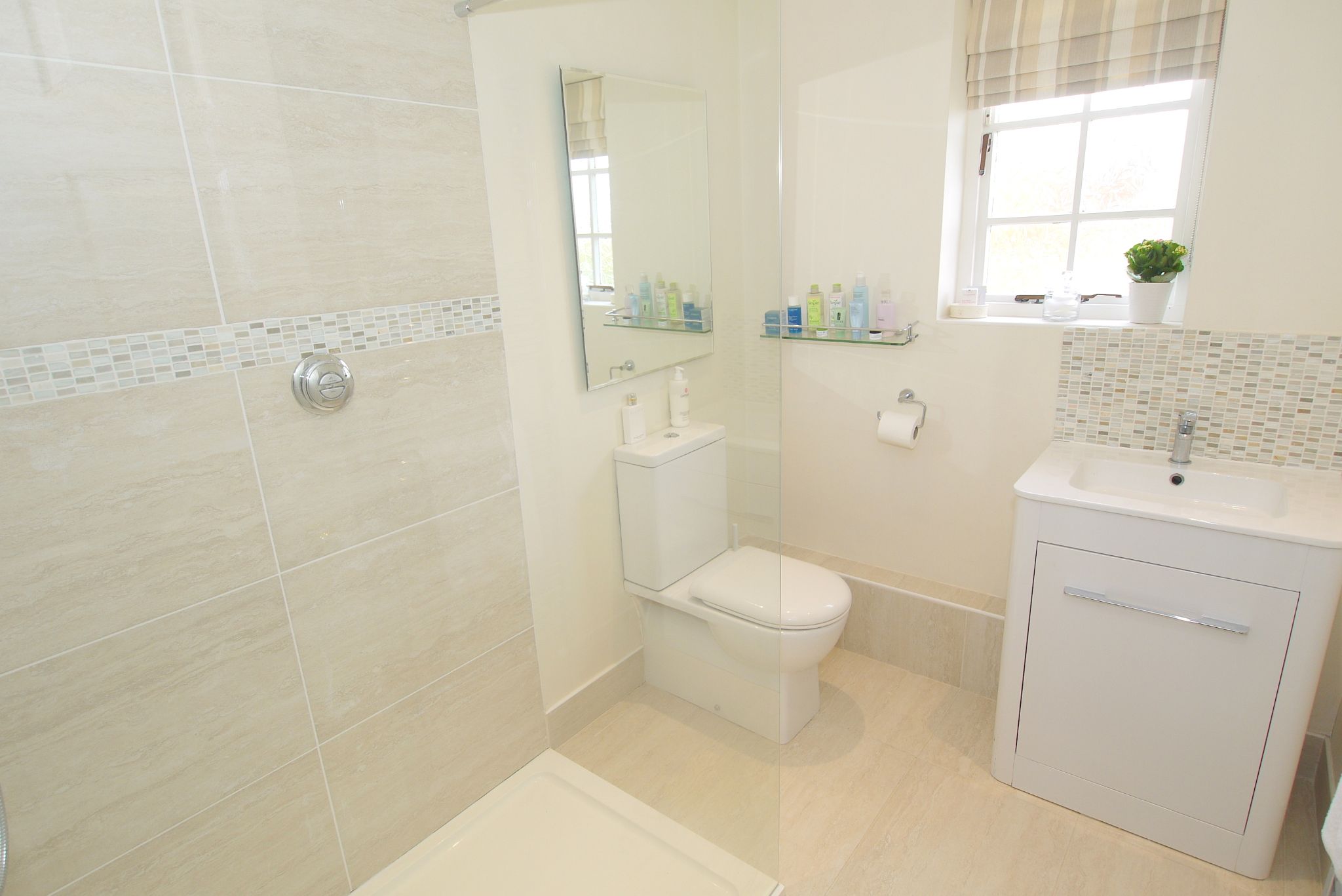 4 bedroom detached house Sold in Sevenoaks - Photograph 12