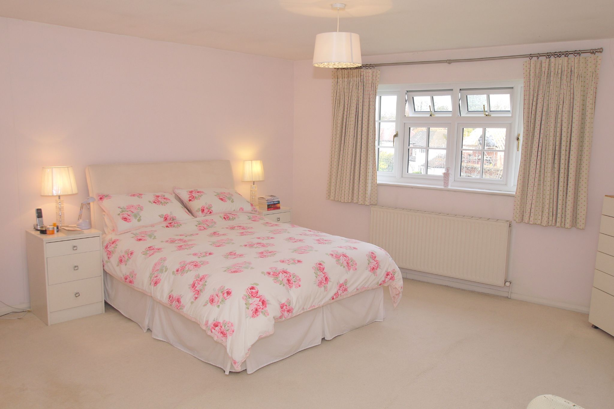 4 bedroom detached house Sold in Sevenoaks - Photograph 9