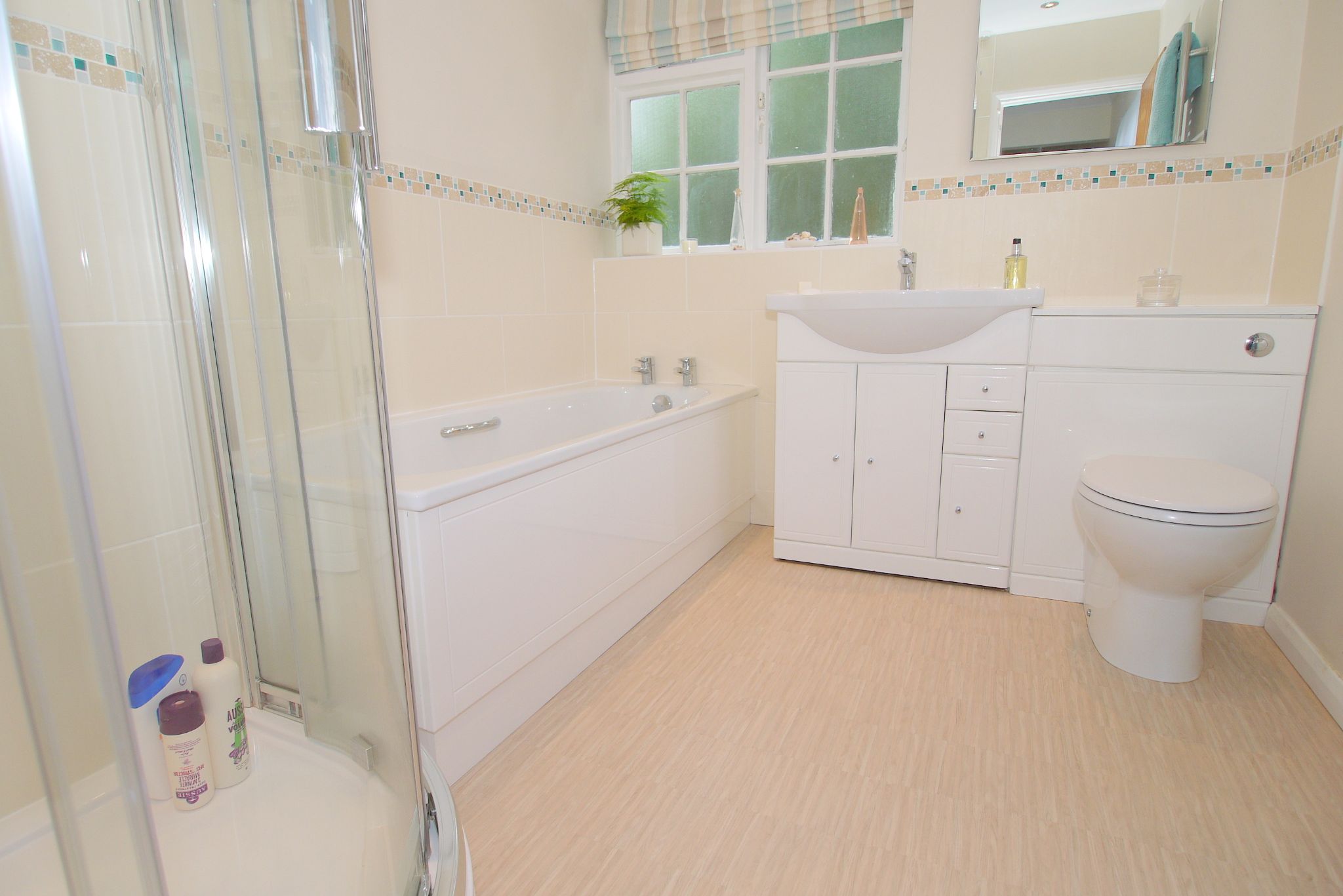 4 bedroom detached house Sold in Sevenoaks - Photograph 11