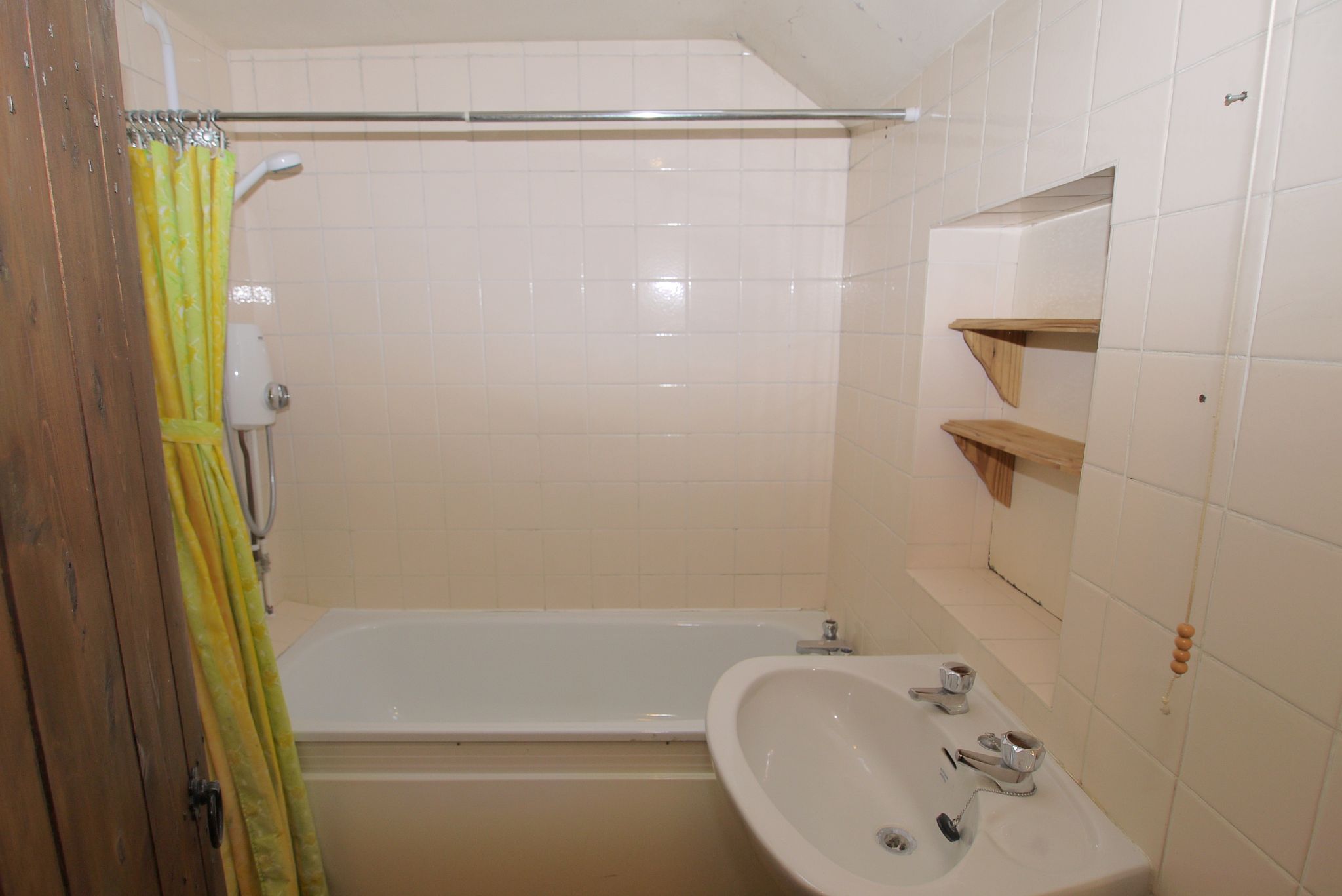 4 bedroom semi-detached bungalow Sold in Sevenoaks - Photograph 6