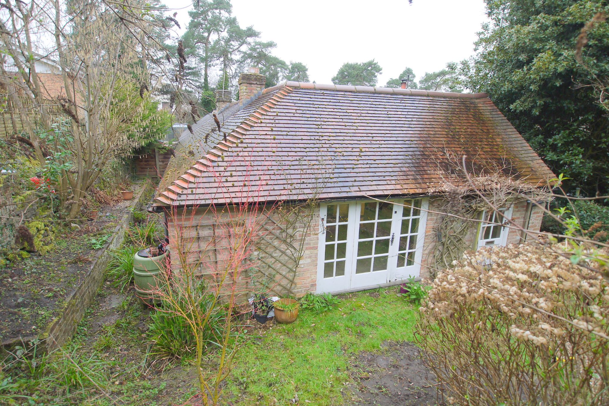 4 bedroom semi-detached bungalow Sold in Sevenoaks - Photograph 8