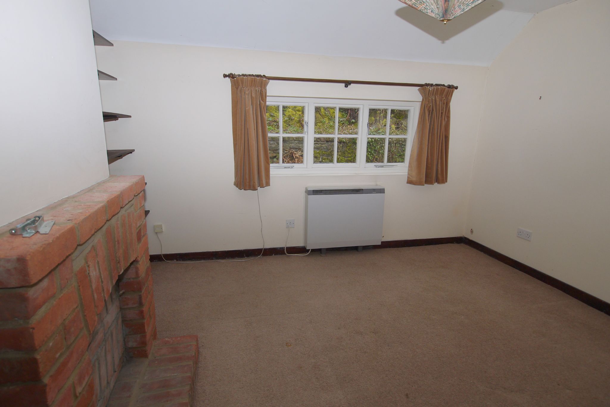 4 bedroom semi-detached bungalow Sold in Sevenoaks - Photograph 5