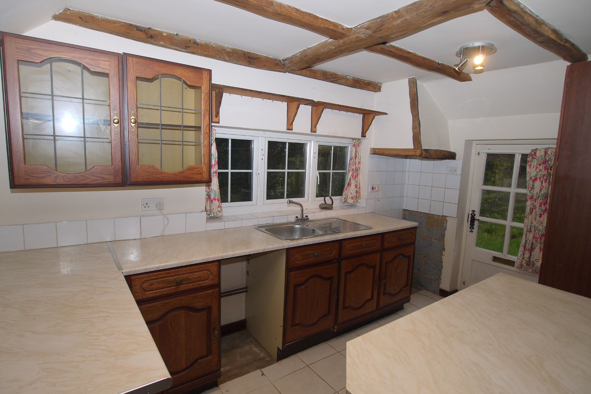 4 bedroom semi-detached bungalow Sold in Sevenoaks - Photograph 3