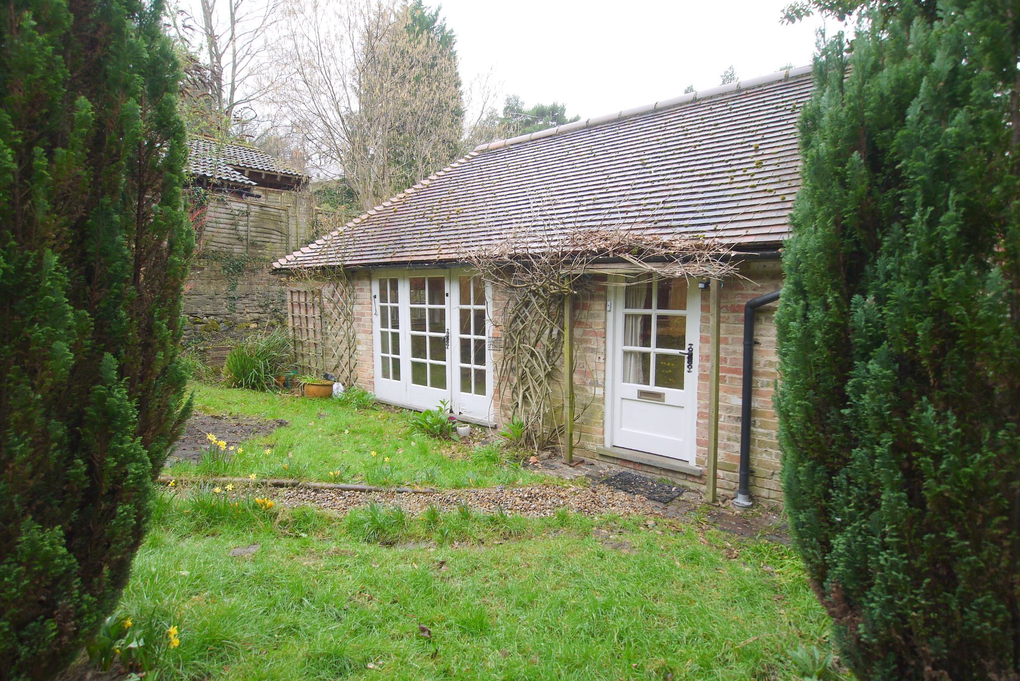 4 bedroom semi-detached bungalow Sold in Sevenoaks - Photograph 1