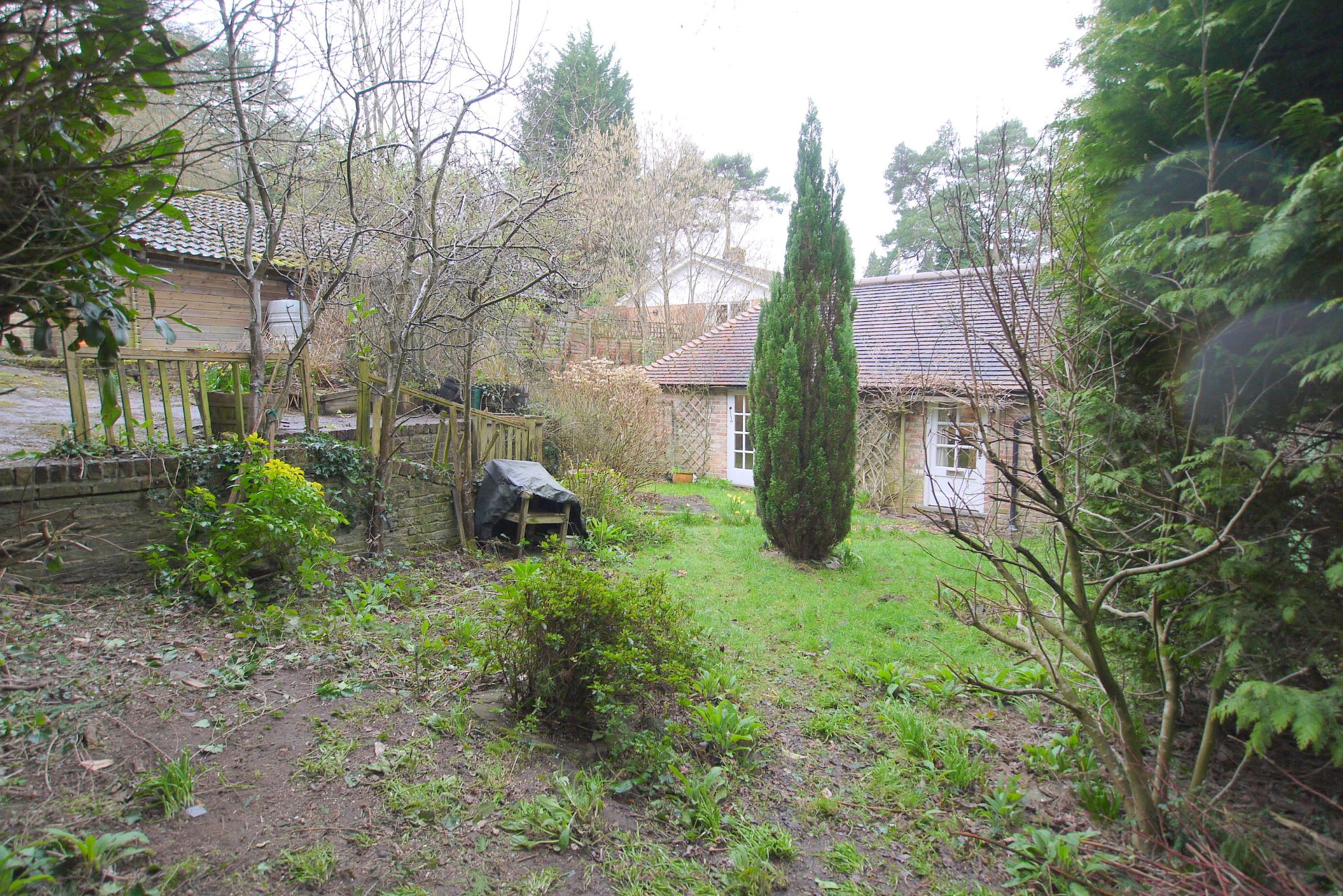4 bedroom semi-detached bungalow Sold in Sevenoaks - Photograph 7