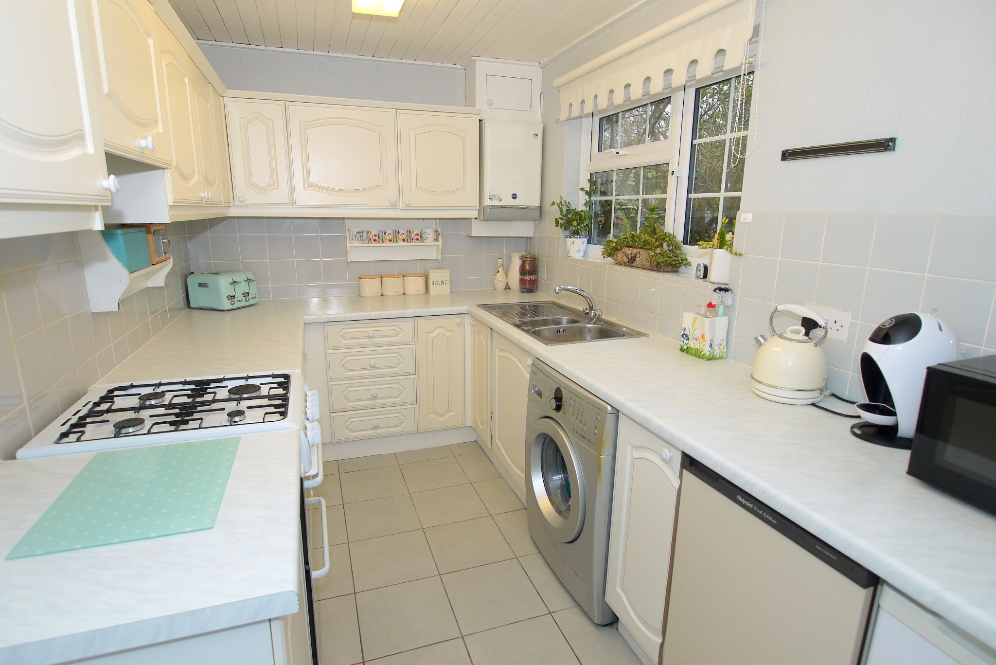 3 bedroom semi-detached house Sold in Tonbridge - Photograph 4