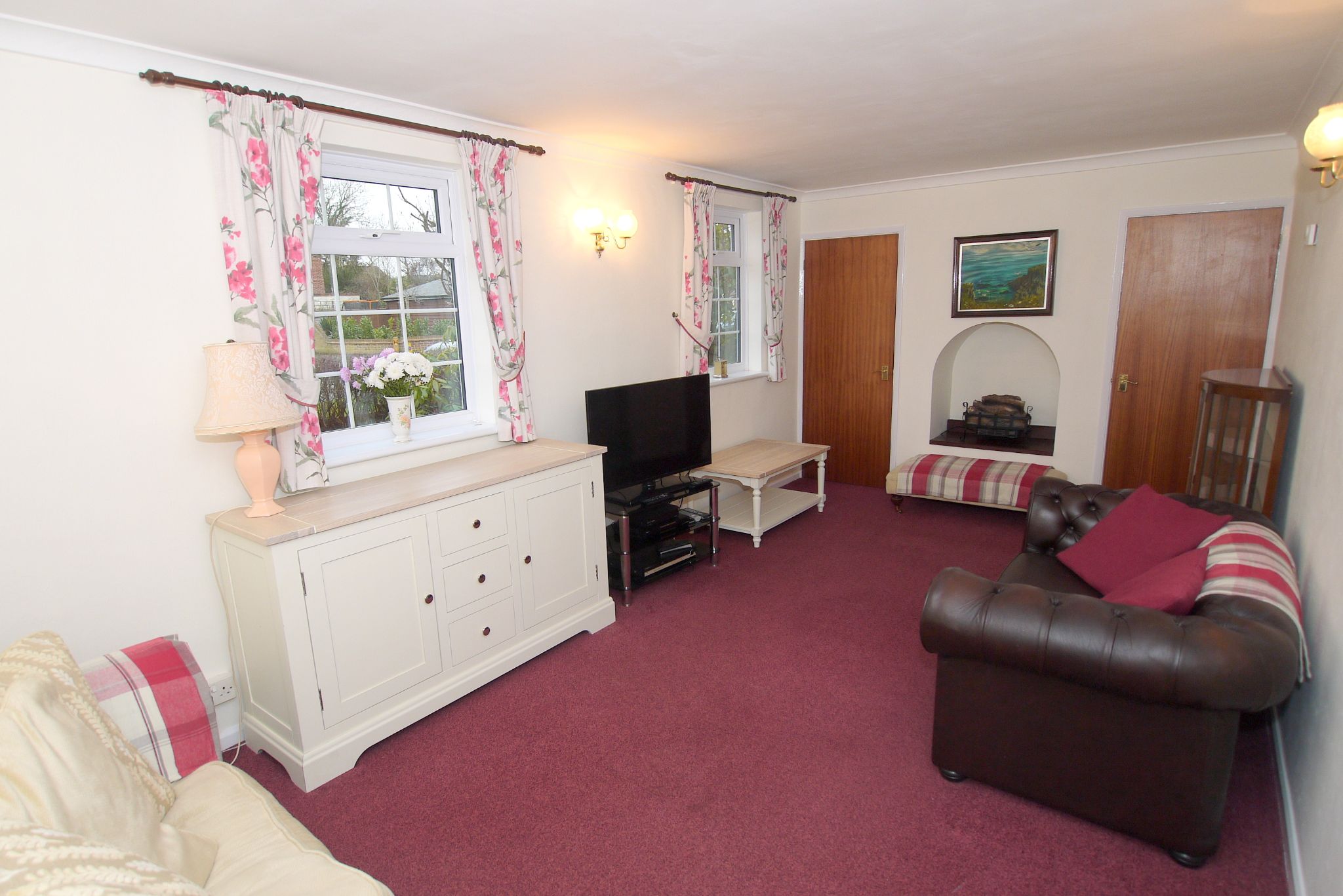 3 bedroom semi-detached house Sold in Tonbridge - Photograph 3