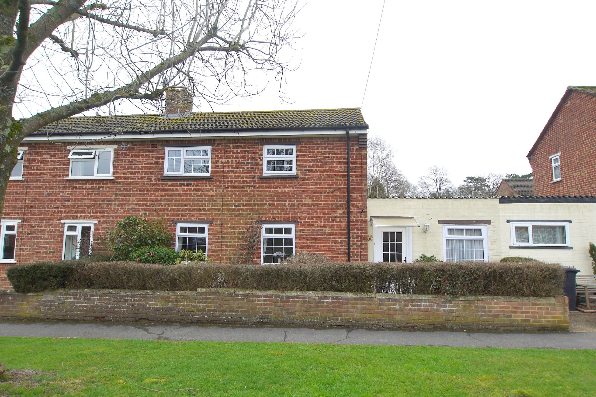 3 bedroom semi-detached house Sold in Tonbridge - Photograph 1