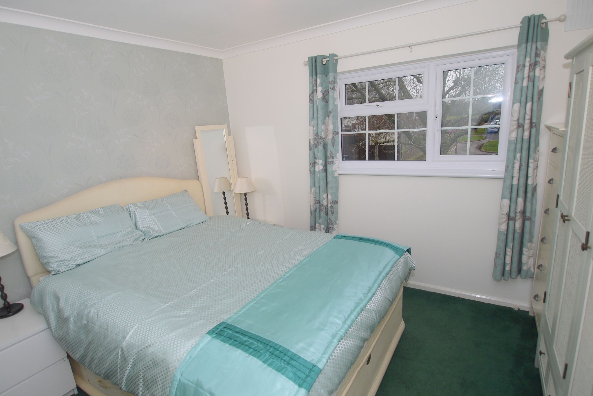 3 bedroom semi-detached house Sold in Tonbridge - Photograph 6