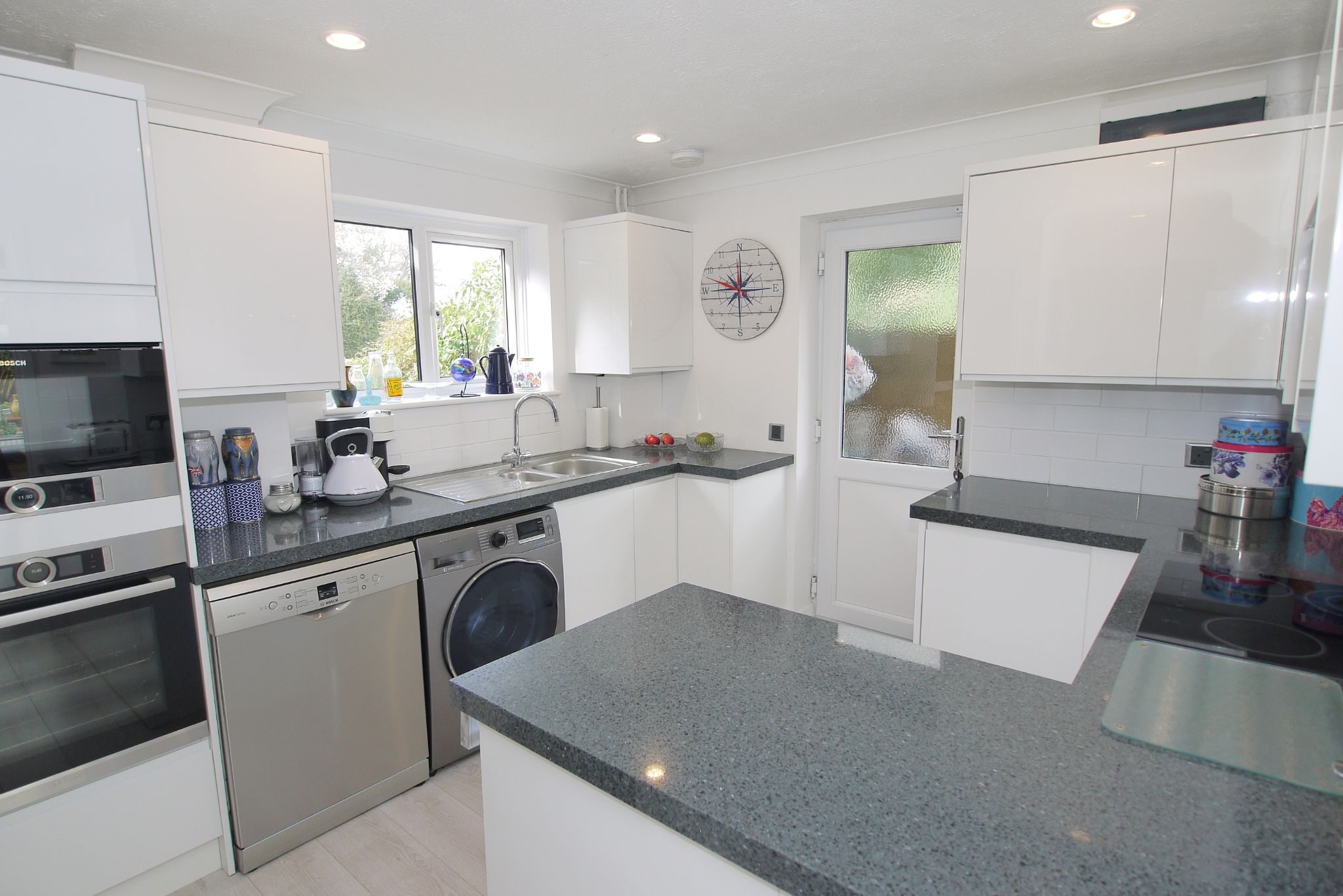 4 bedroom detached house Sold in Sevenoaks - Photograph 7