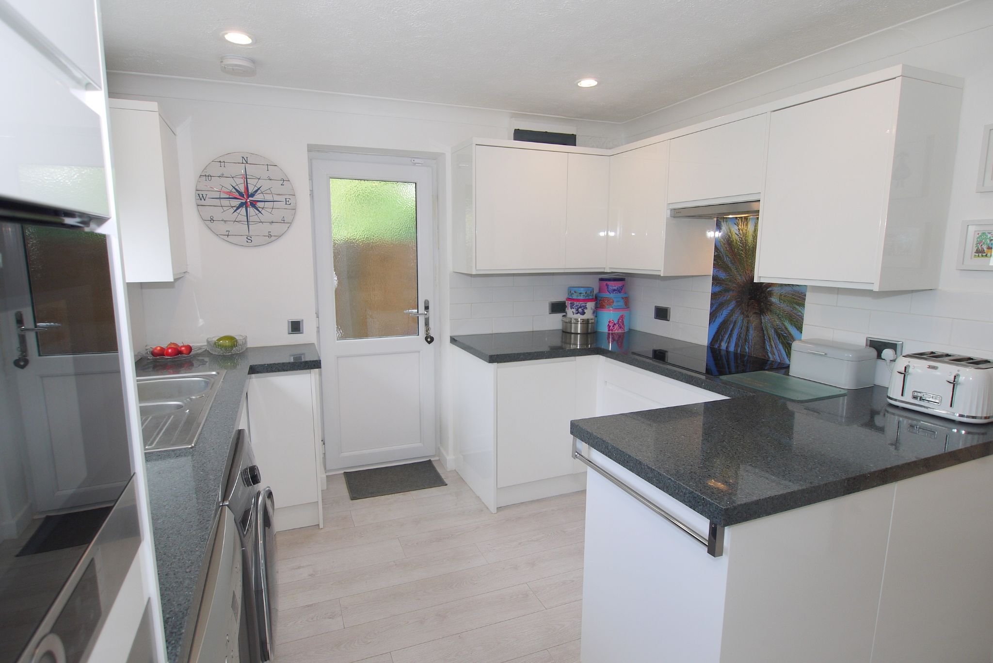 4 bedroom detached house Sold in Sevenoaks - Photograph 6