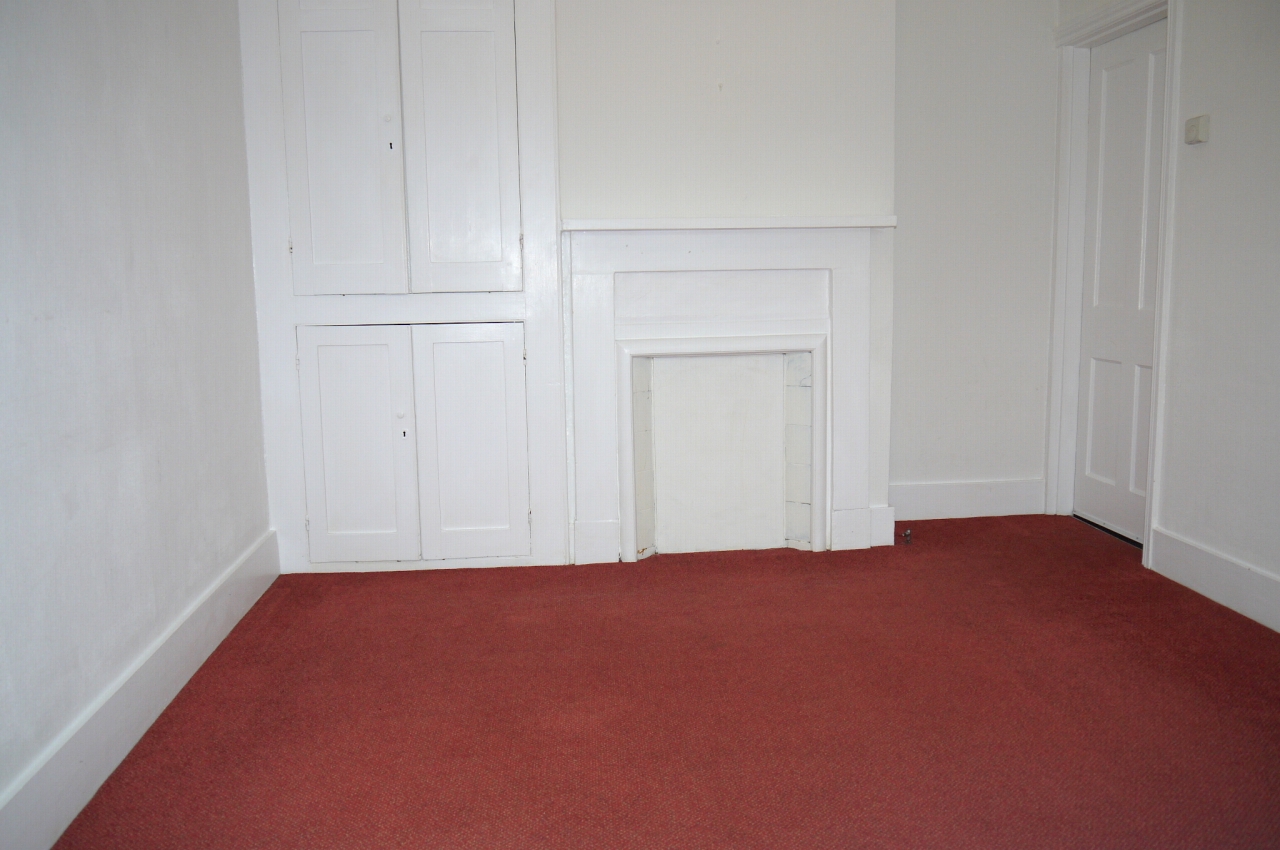 3 bedroom end terraced house Sold in Sevenoaks - Photograph 3