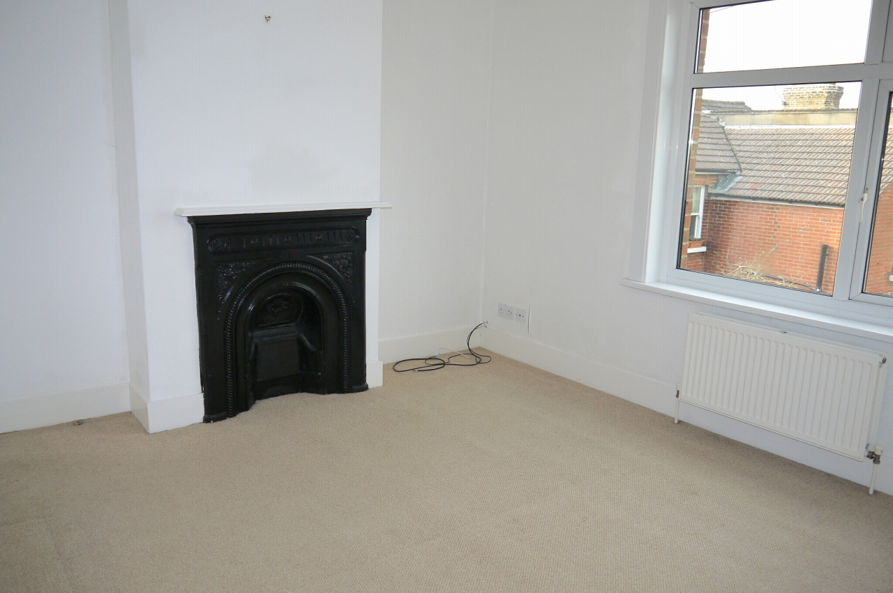 3 bedroom end terraced house Sold in Sevenoaks - Photograph 5