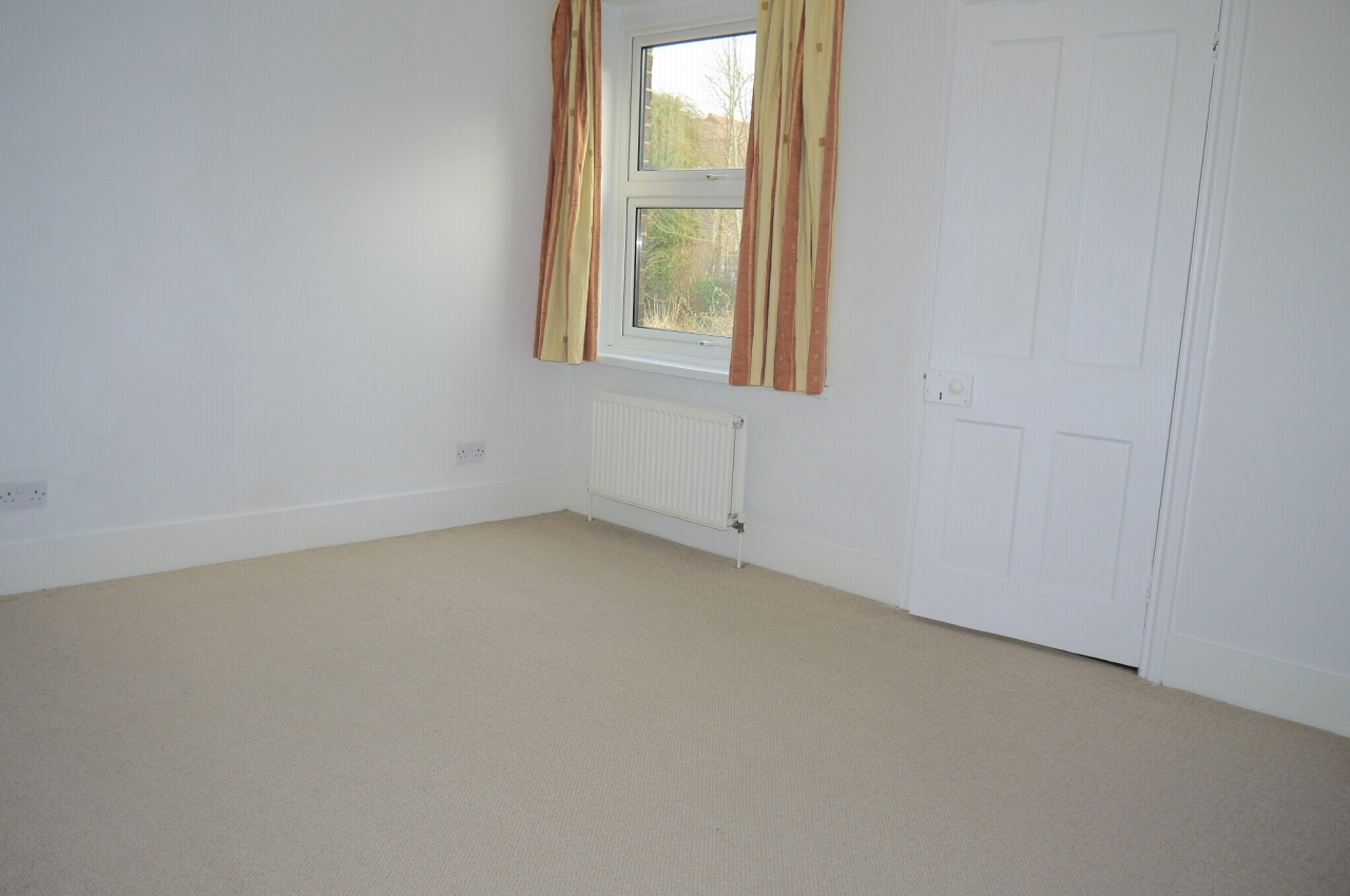 3 bedroom end terraced house Sold in Sevenoaks - Photograph 7