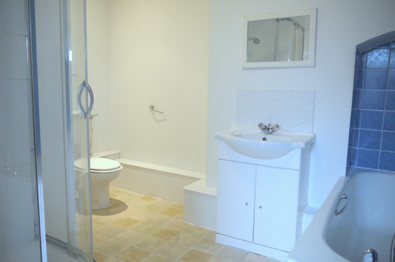 3 bedroom end terraced house Sold in Sevenoaks - Photograph 8
