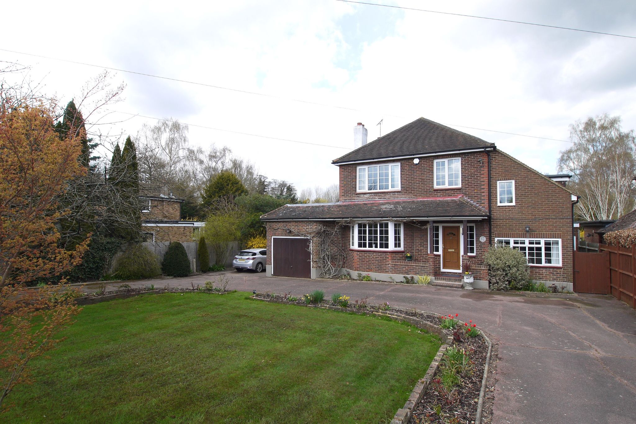 4 bedroom detached house Sold in Sevenoaks - Photograph 1