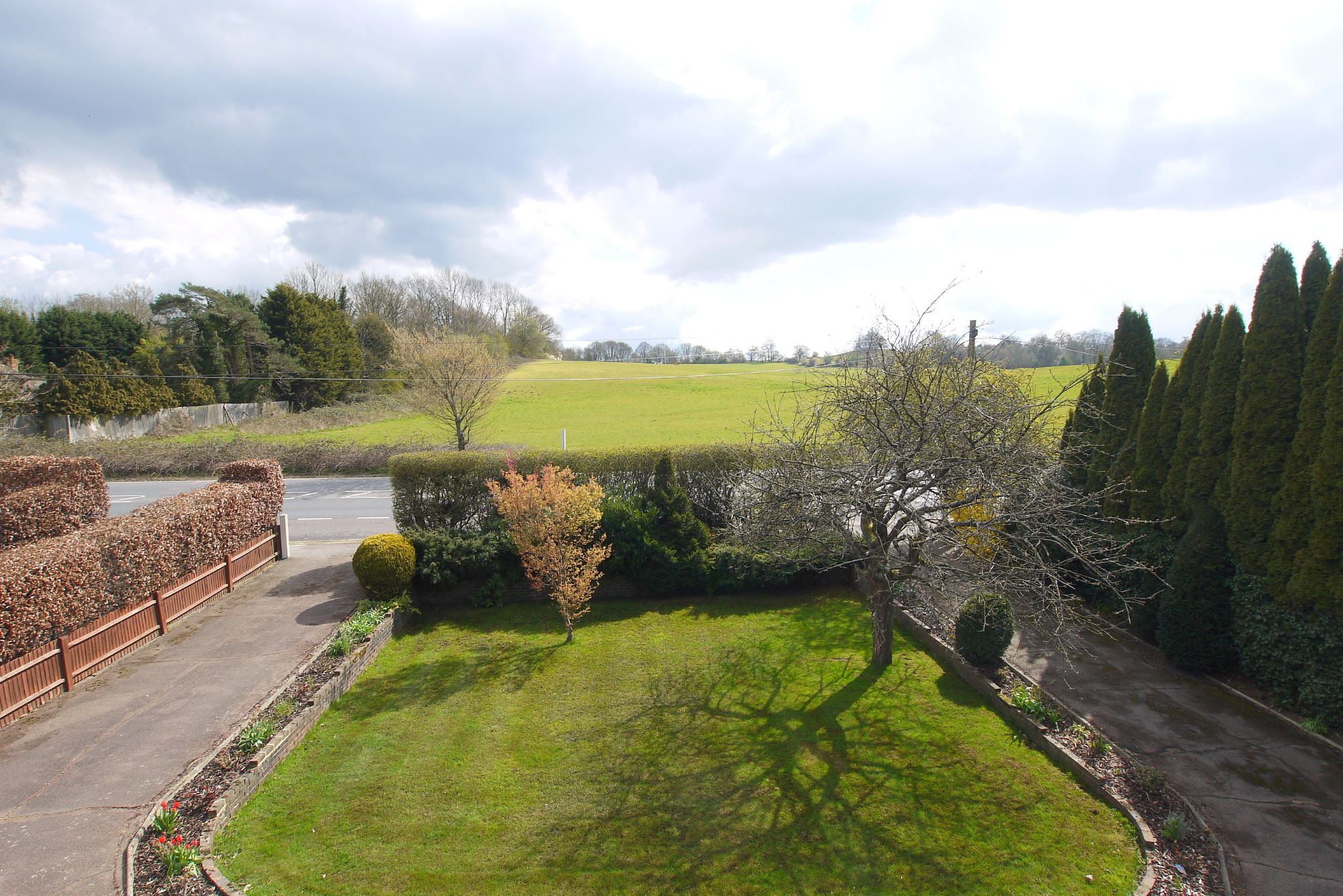 4 bedroom detached house Sold in Sevenoaks - Photograph 12