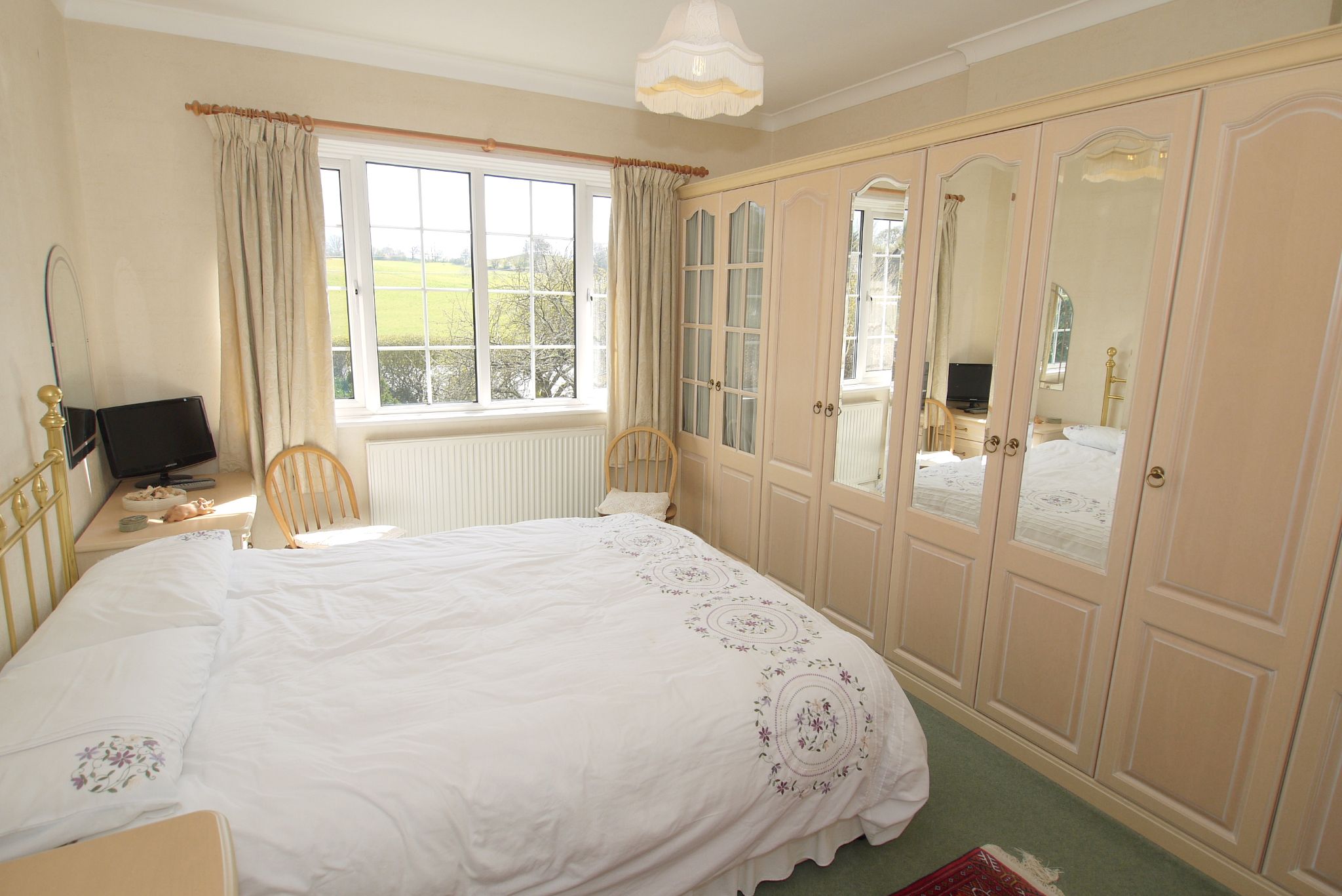 4 bedroom detached house Sold in Sevenoaks - Photograph 6