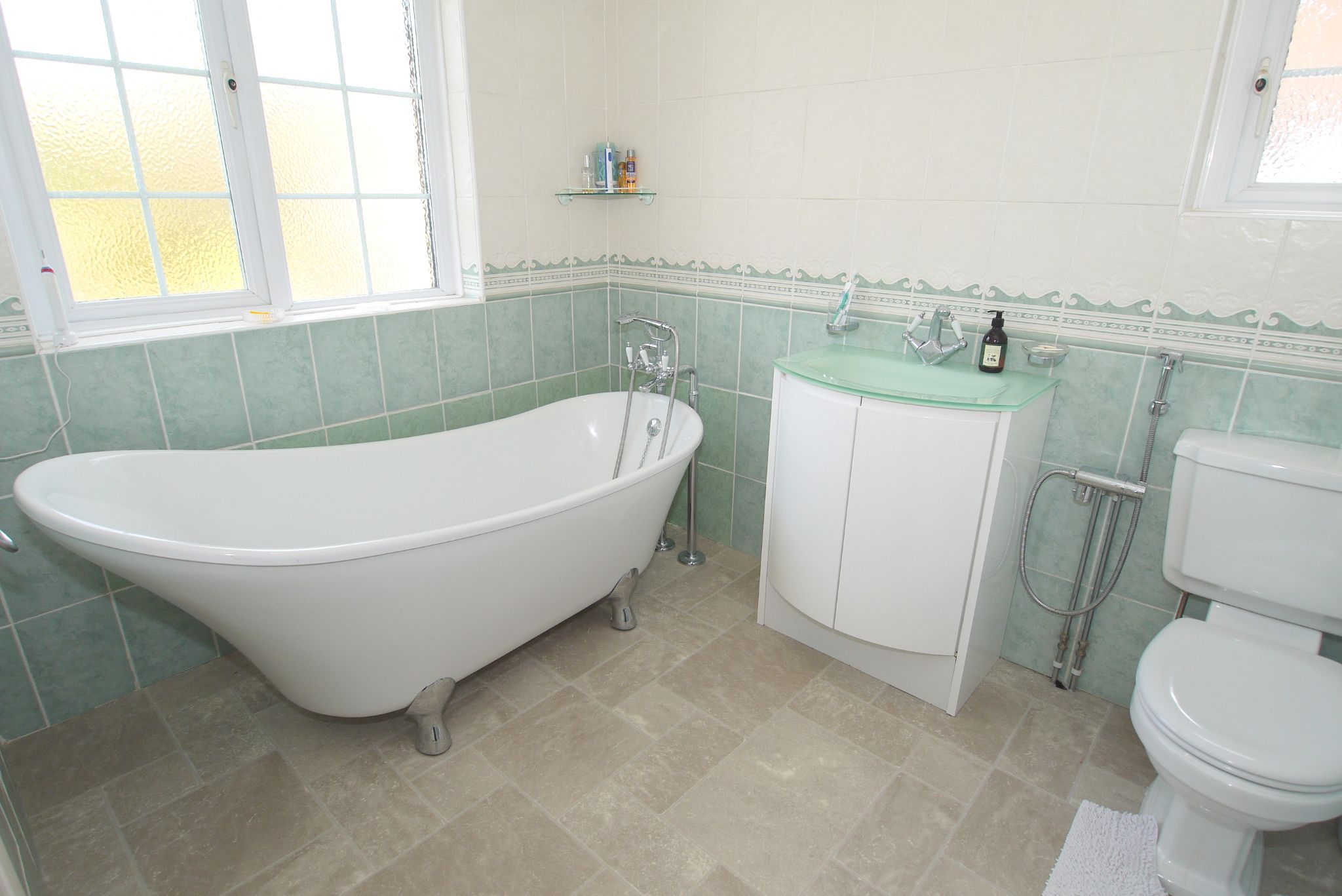 4 bedroom detached house Sold in Sevenoaks - Photograph 5