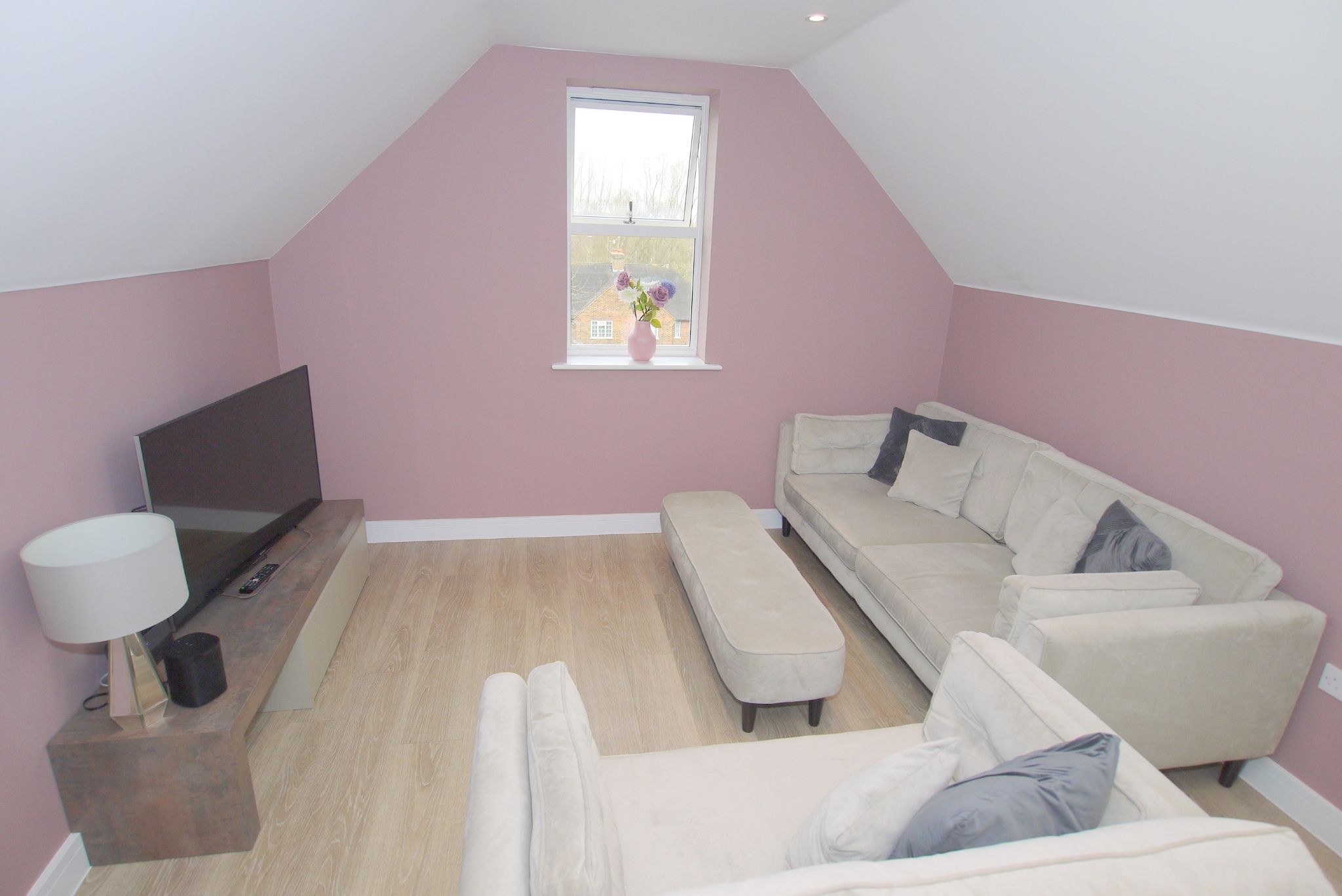 2 bedroom apartment Sold in Sevenoaks - Photograph 3