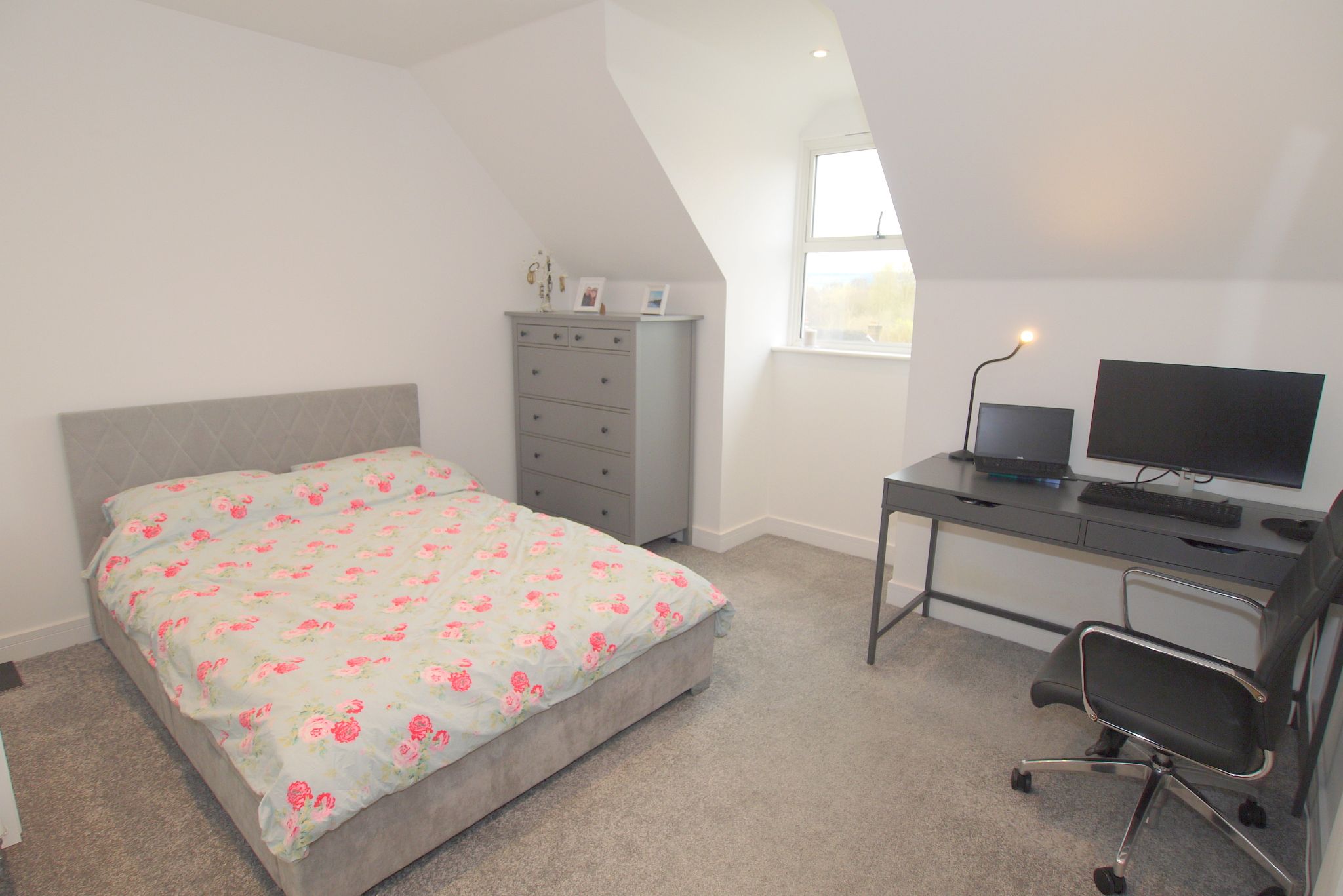 2 bedroom apartment Sold in Sevenoaks - Photograph 6