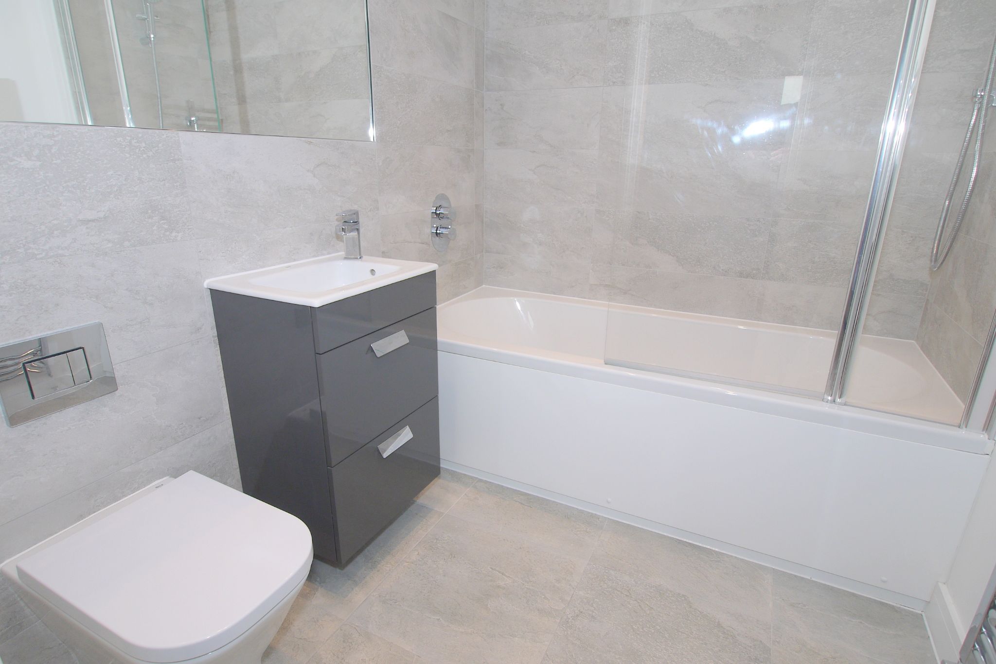 2 bedroom apartment Sold in Sevenoaks - Photograph 7