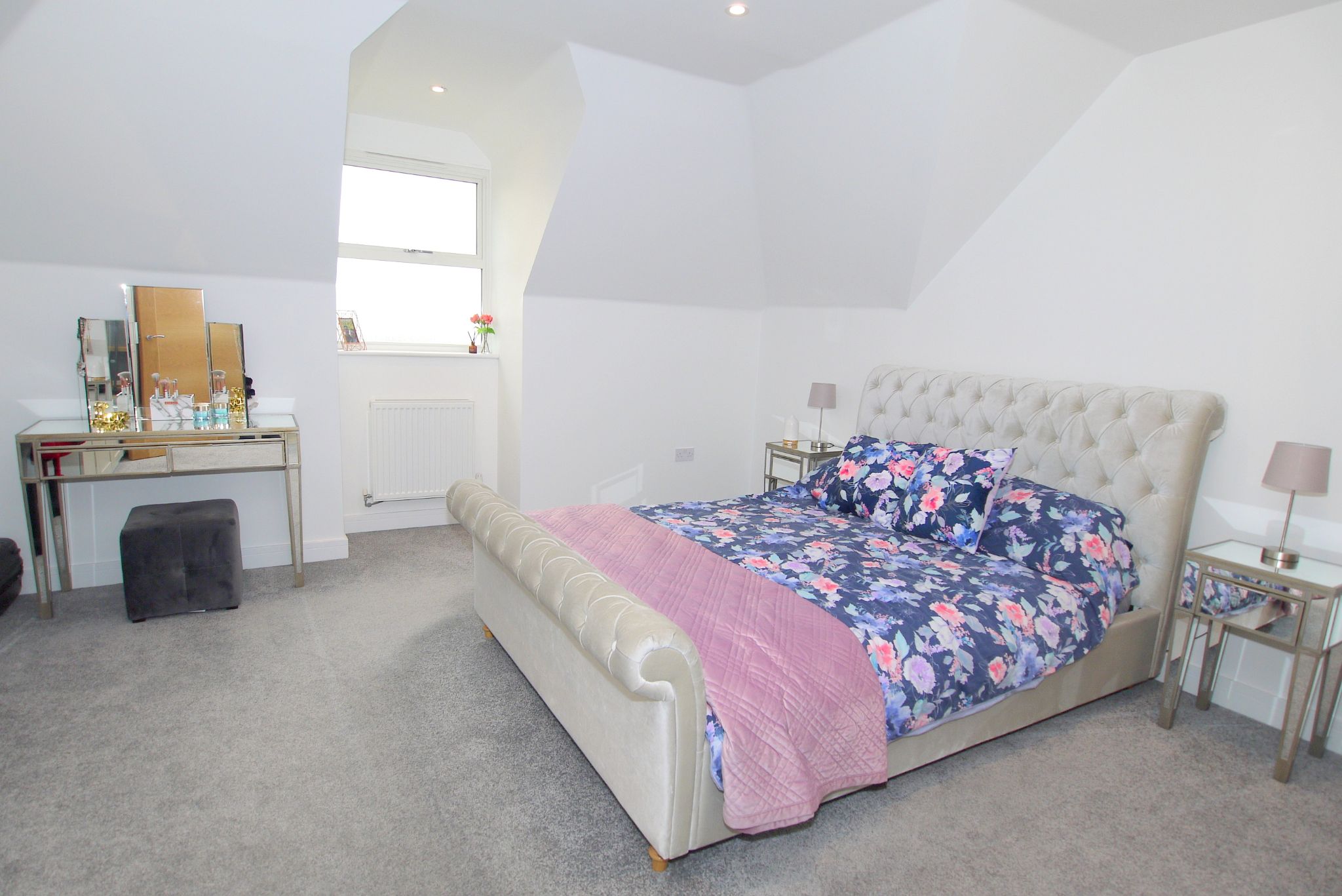 2 bedroom apartment Sold in Sevenoaks - Photograph 5