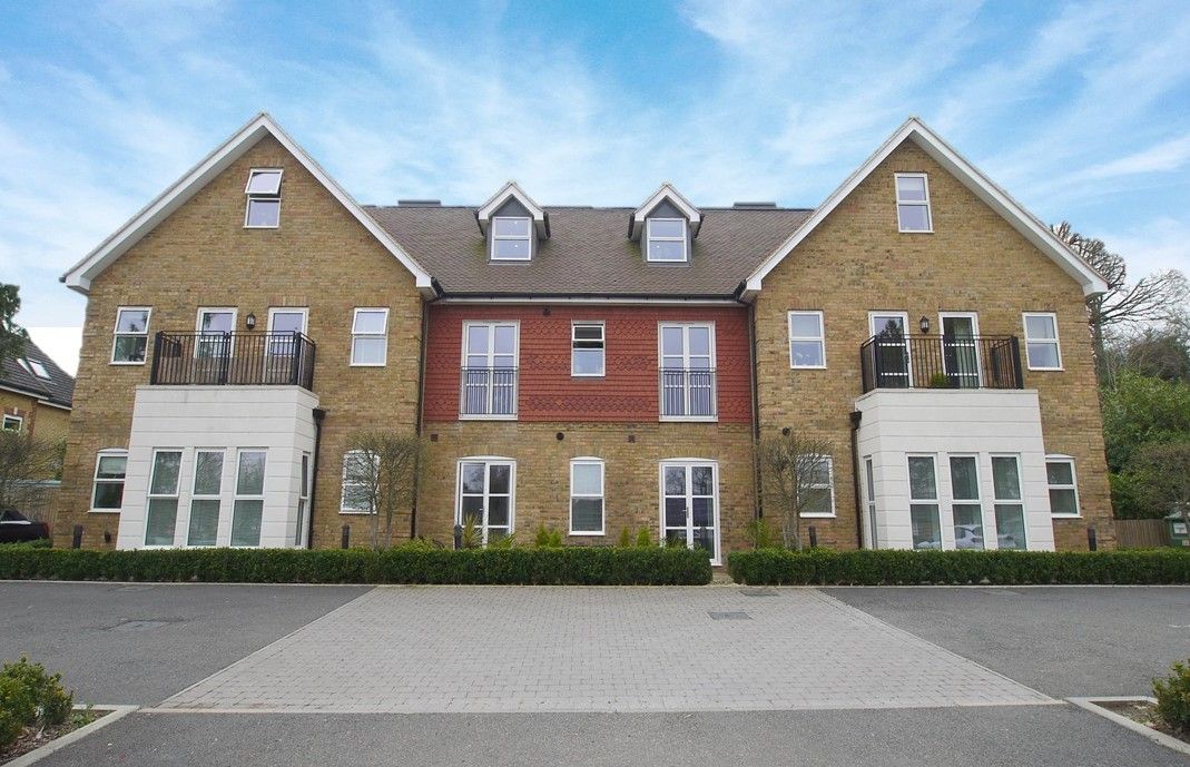 2 bedroom apartment Sold in Sevenoaks - Photograph 1