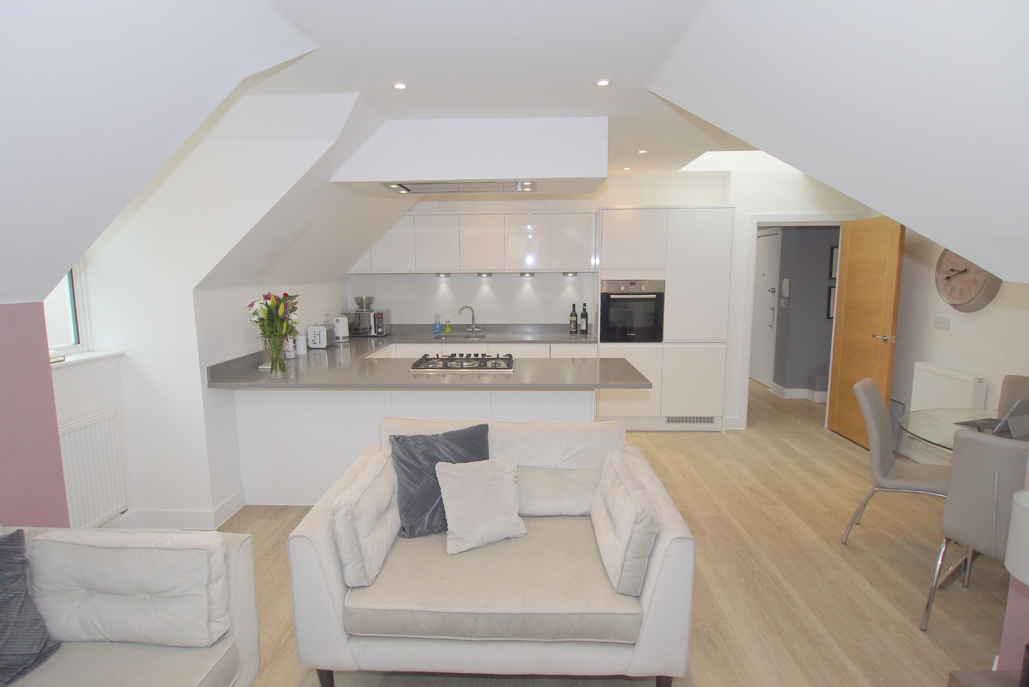 2 bedroom apartment Sold in Sevenoaks - Photograph 4