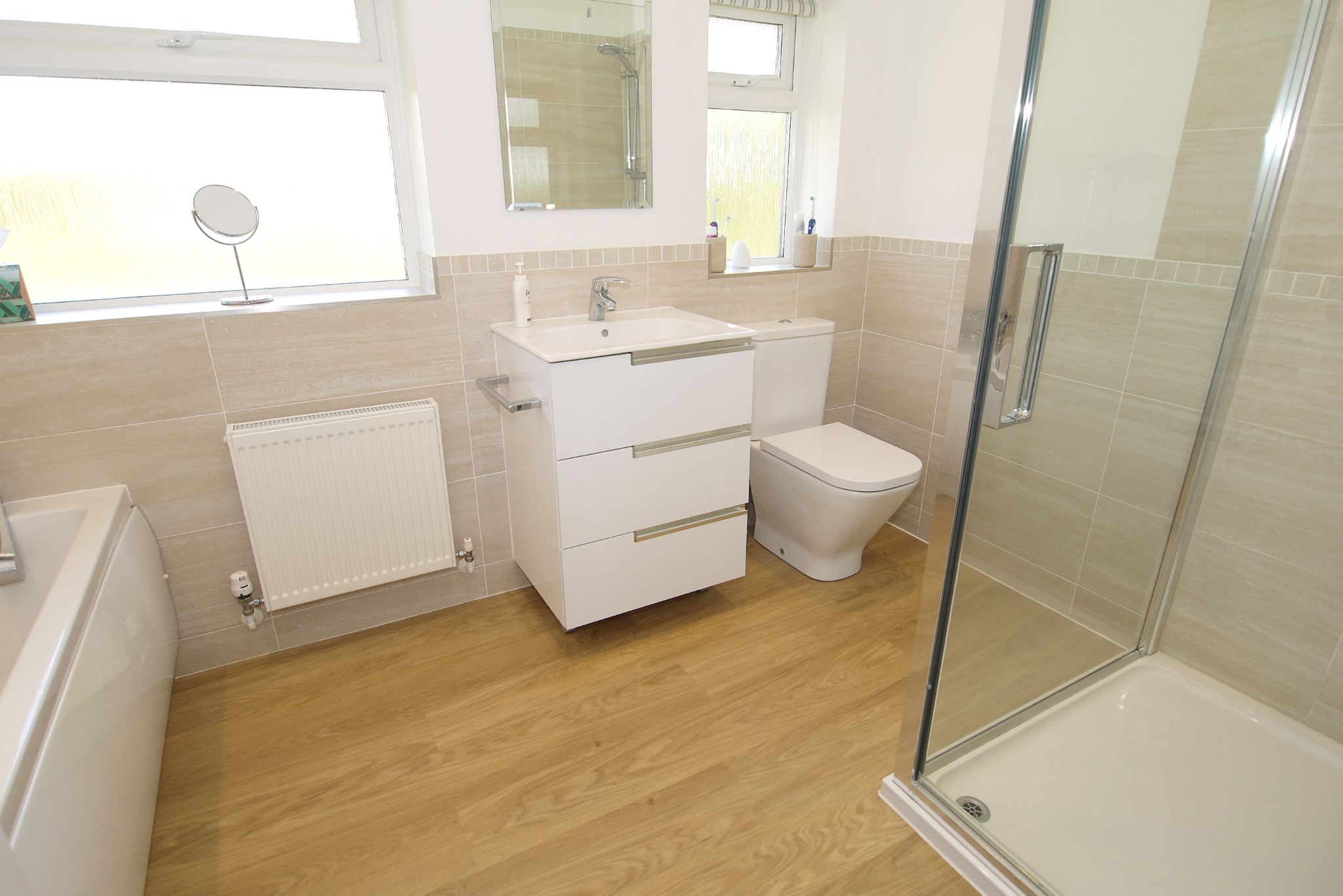 4 bedroom detached house Sold in Sevenoaks - Photograph 8