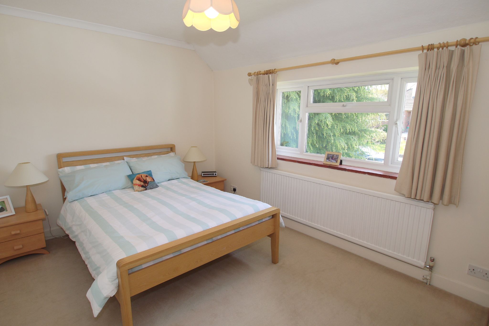 4 bedroom detached house Sold in Sevenoaks - Photograph 6