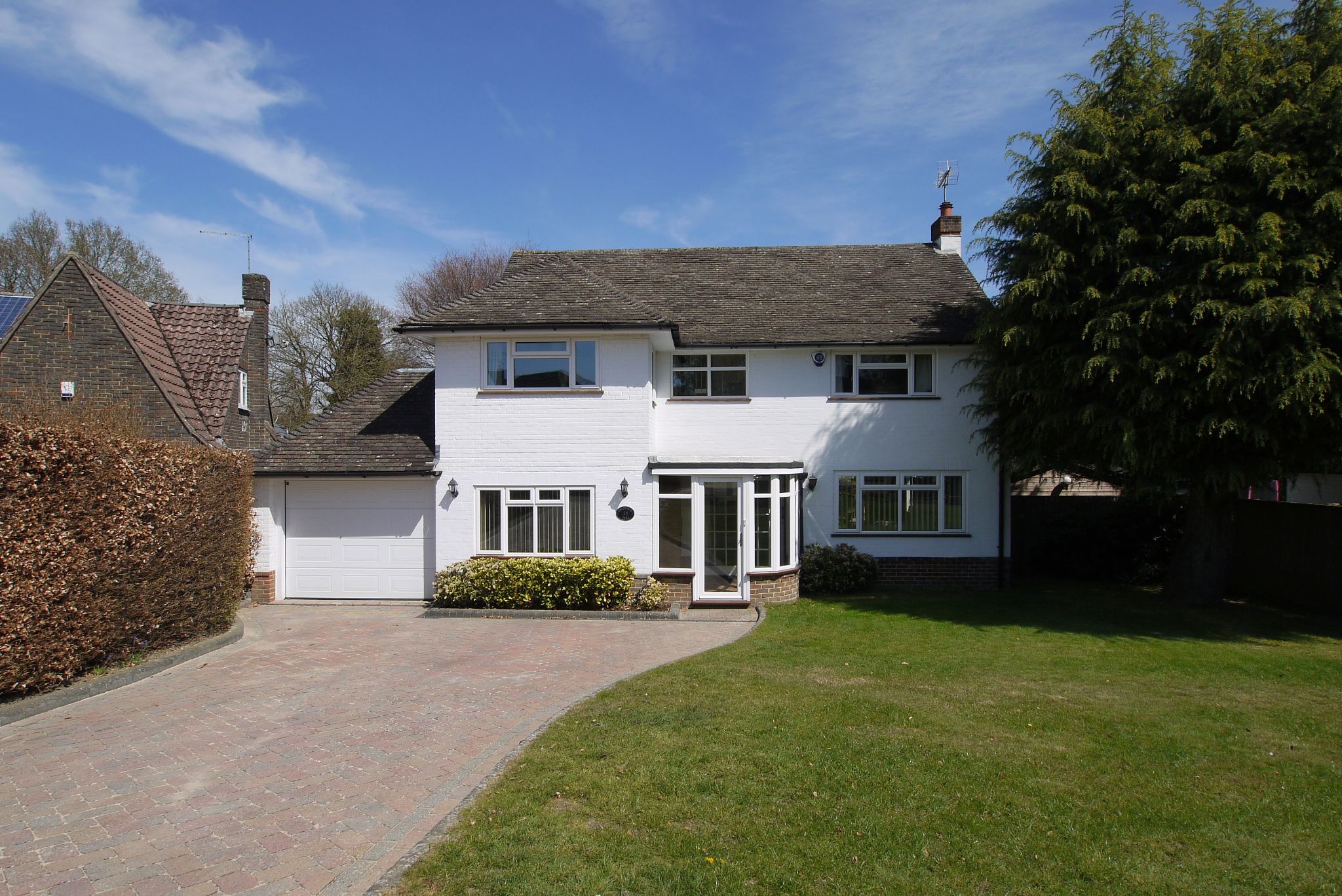 4 bedroom detached house Sold in Sevenoaks - Photograph 1