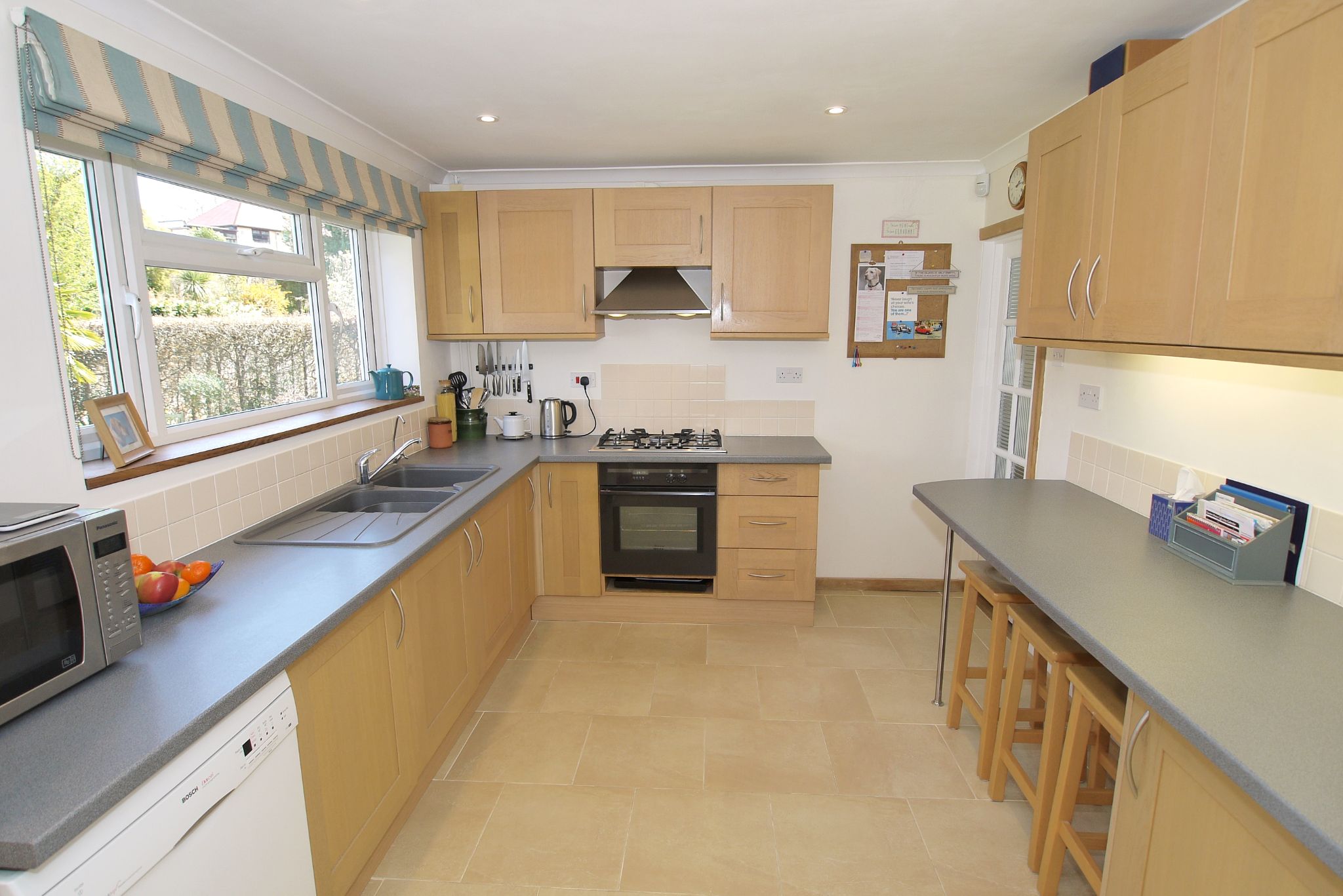 4 bedroom detached house Sold in Sevenoaks - Photograph 3