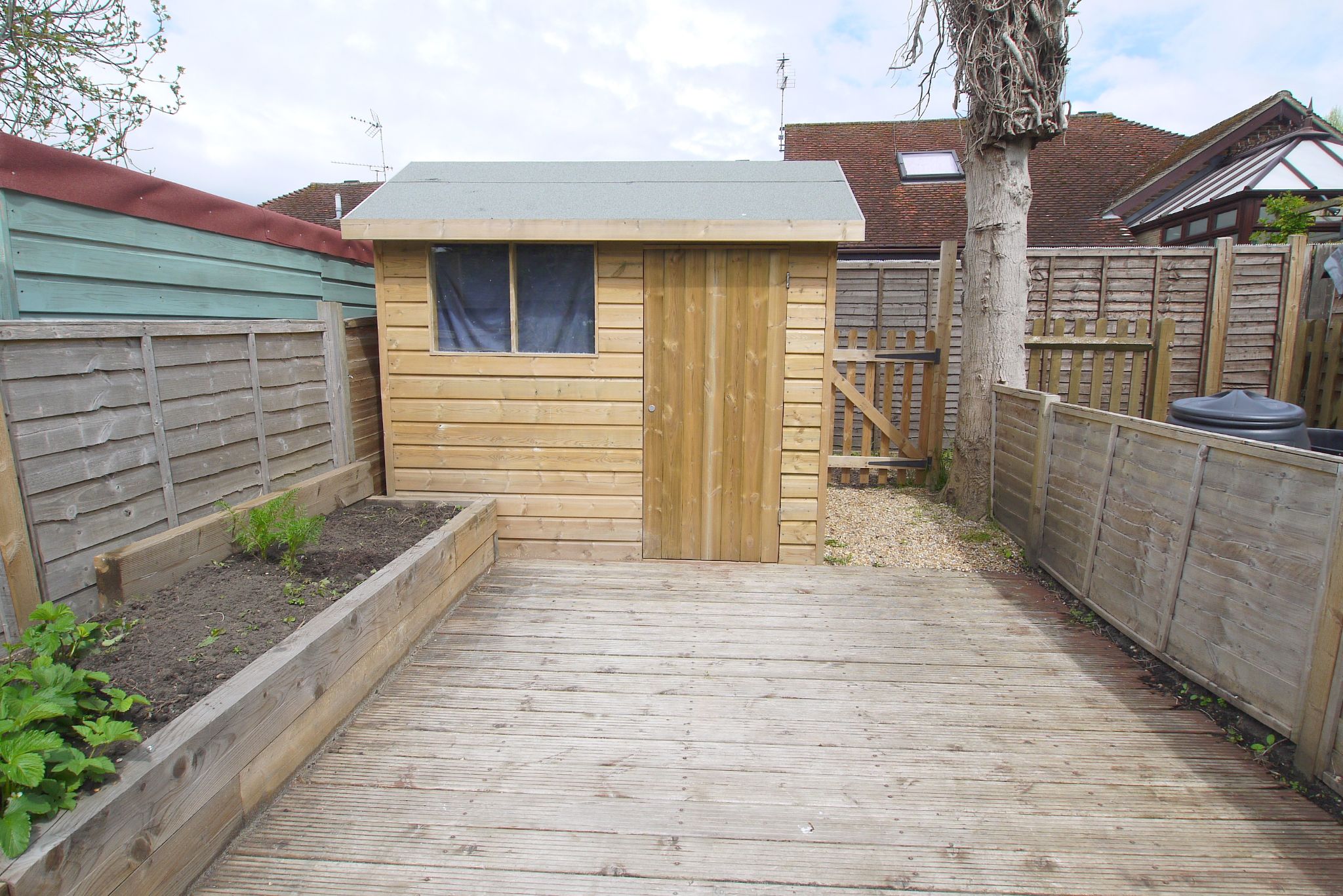 2 bedroom mid terraced house Sold in Sevenoaks - Photograph 11