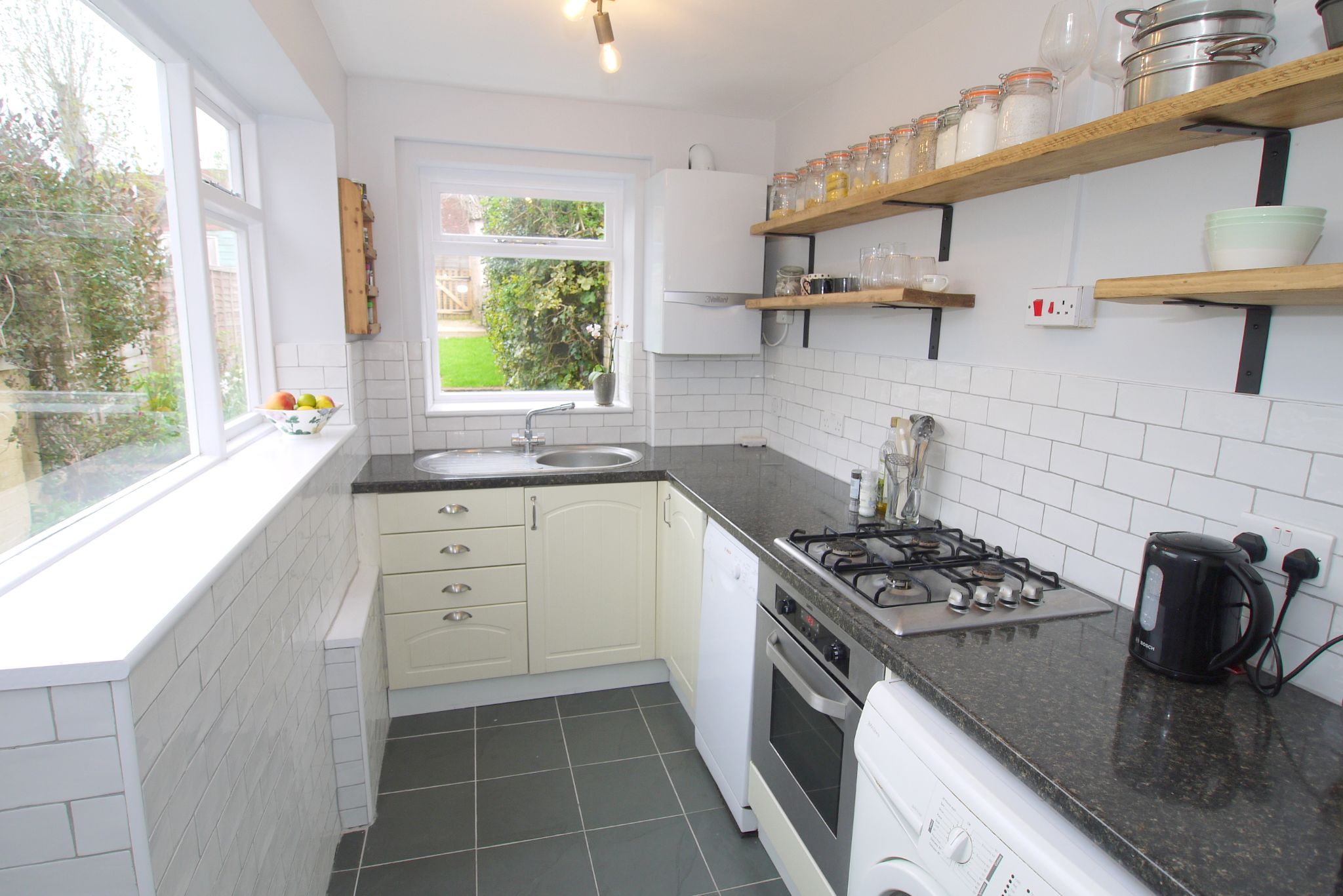 2 bedroom mid terraced house Sold in Sevenoaks - Photograph 5