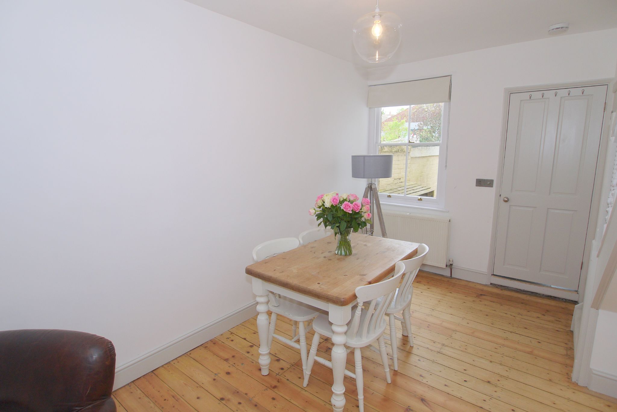 2 bedroom mid terraced house Sold in Sevenoaks - Photograph 4