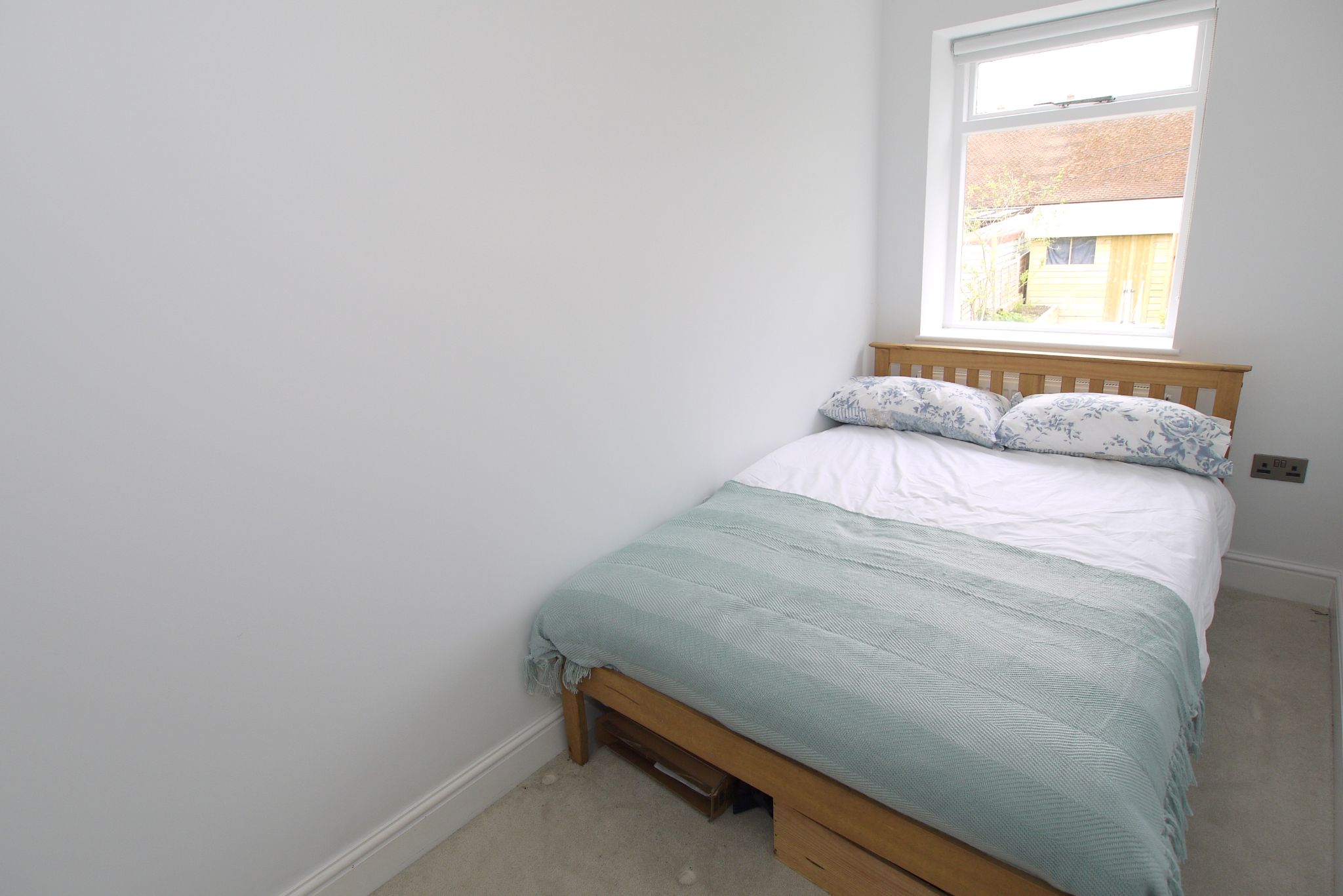 2 bedroom mid terraced house Sold in Sevenoaks - Photograph 8