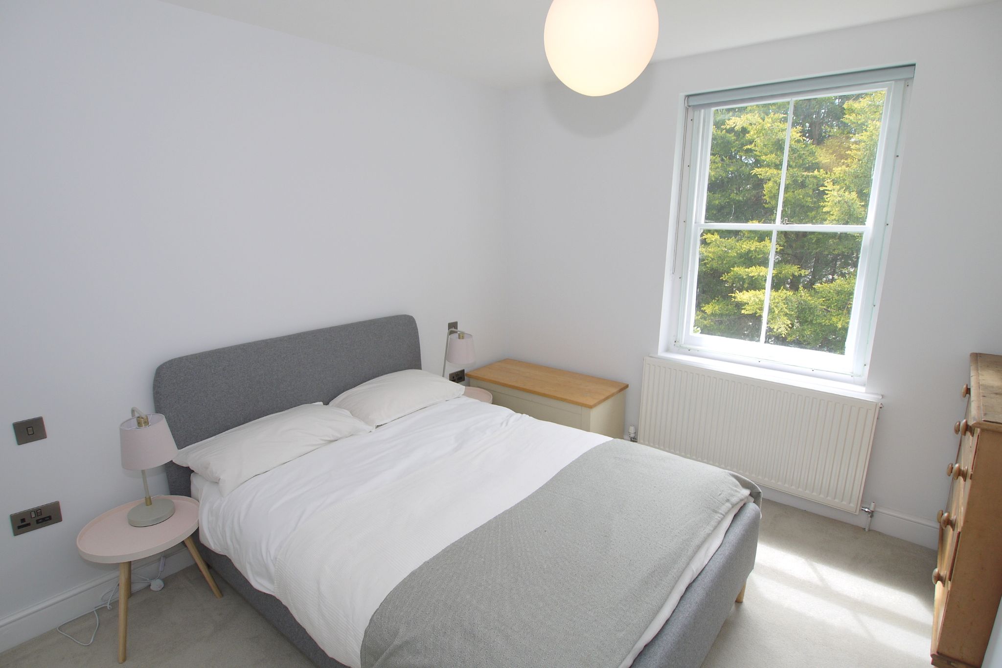 2 bedroom mid terraced house Sold in Sevenoaks - Photograph 6