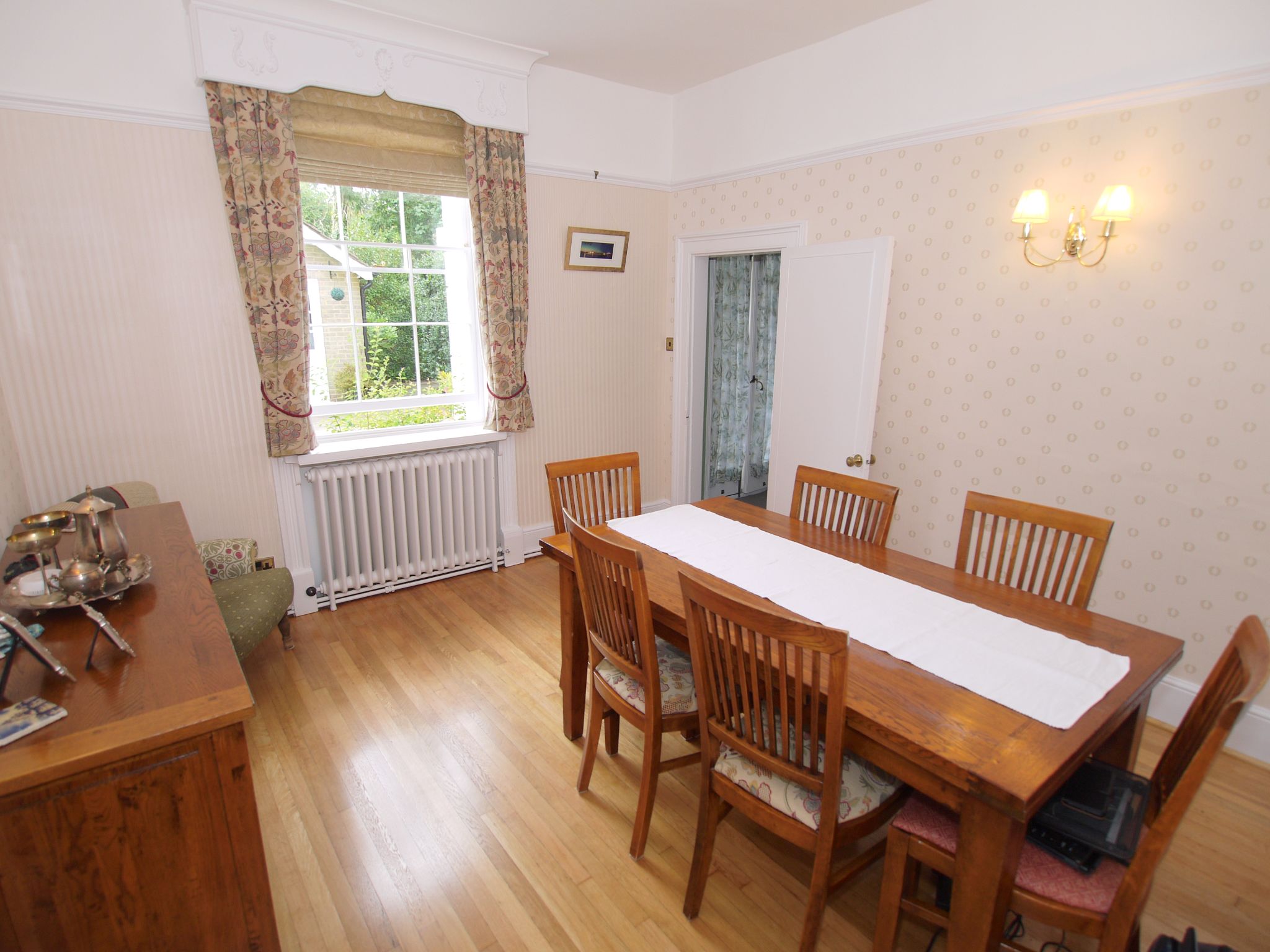 4 bedroom detached house Sold in Sevenoaks - Photograph 5