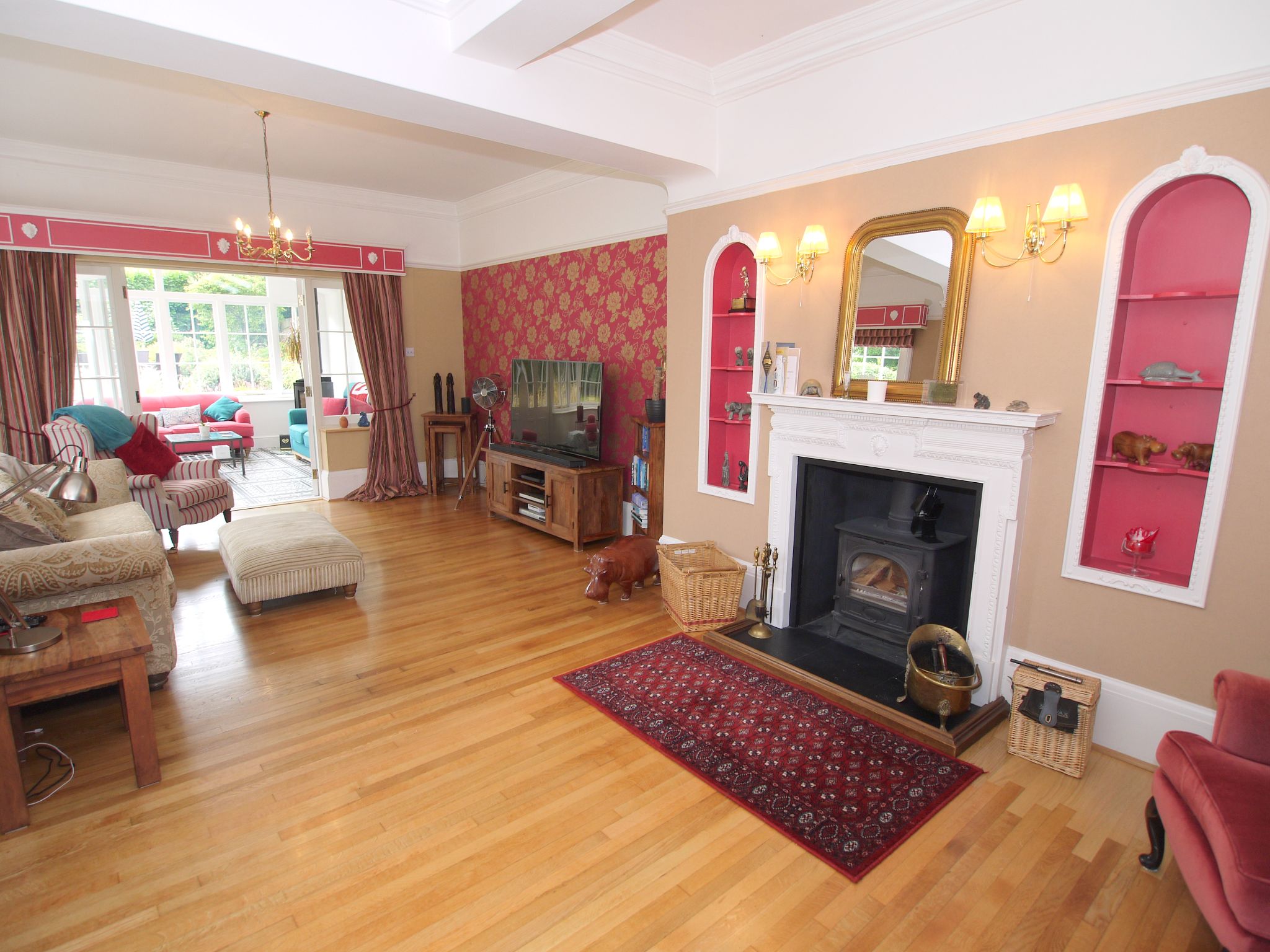 4 bedroom detached house Sold in Sevenoaks - Photograph 2