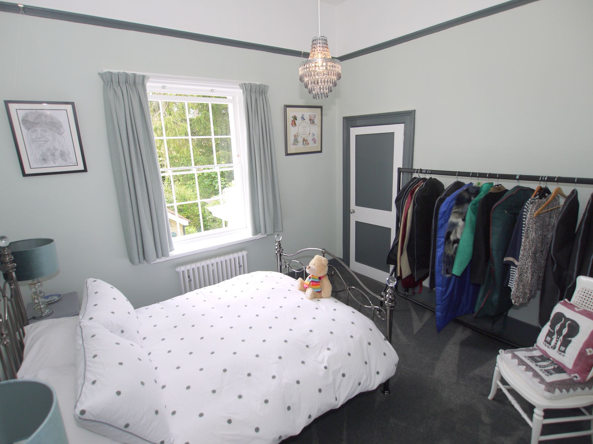 4 bedroom detached house Sold in Sevenoaks - Photograph 4